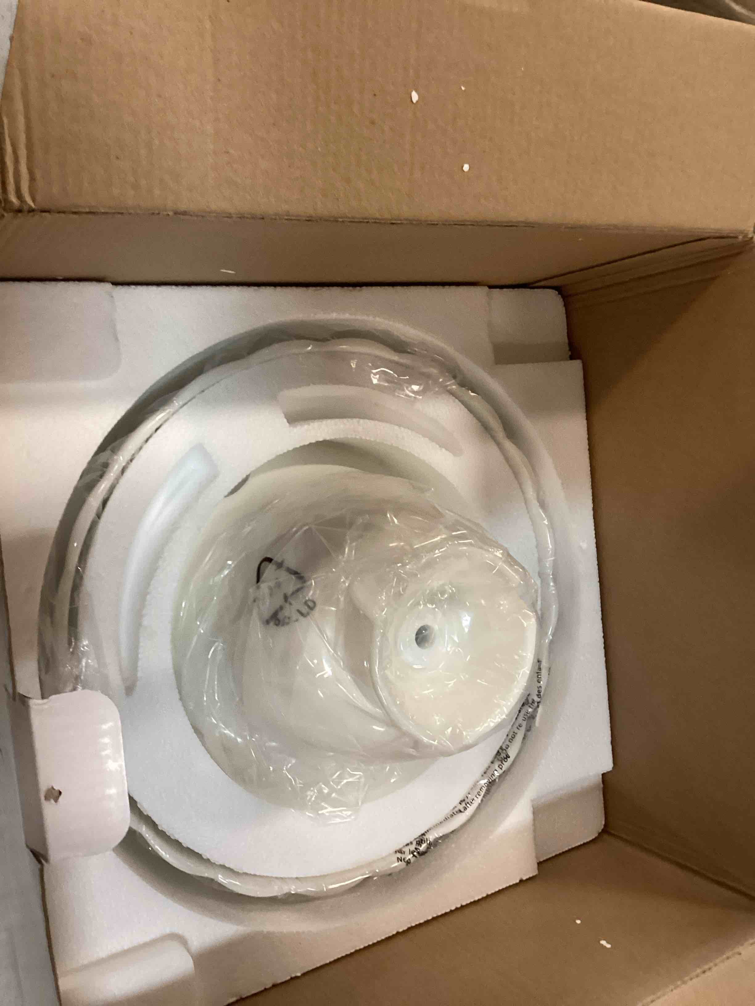 https://s3.amazonaws.com/lotting-images-prod/bidfta/TEA0433077_1729780336597.jpeg