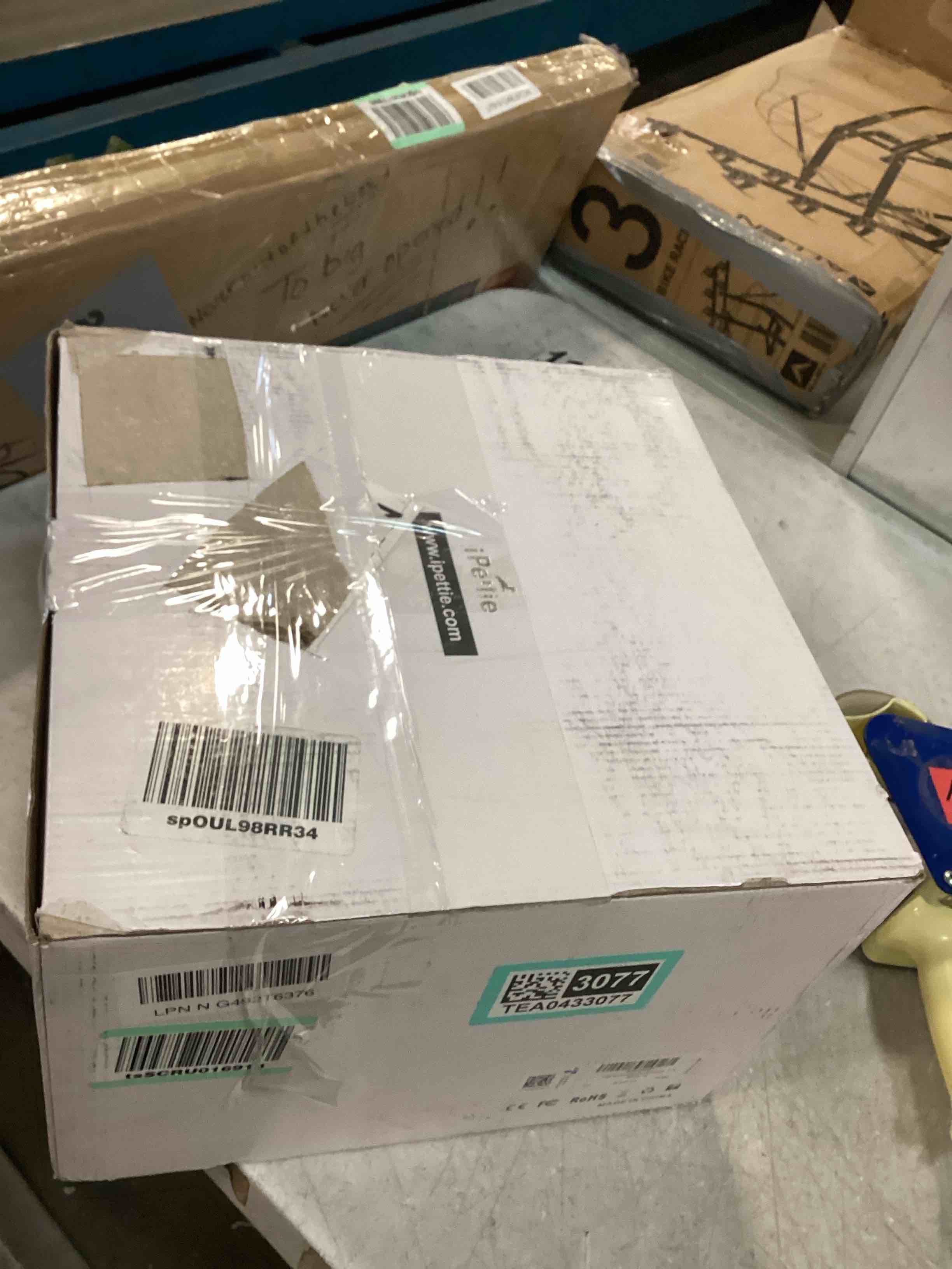 https://s3.amazonaws.com/lotting-images-prod/bidfta/TEA0433077_1729780353465.jpeg