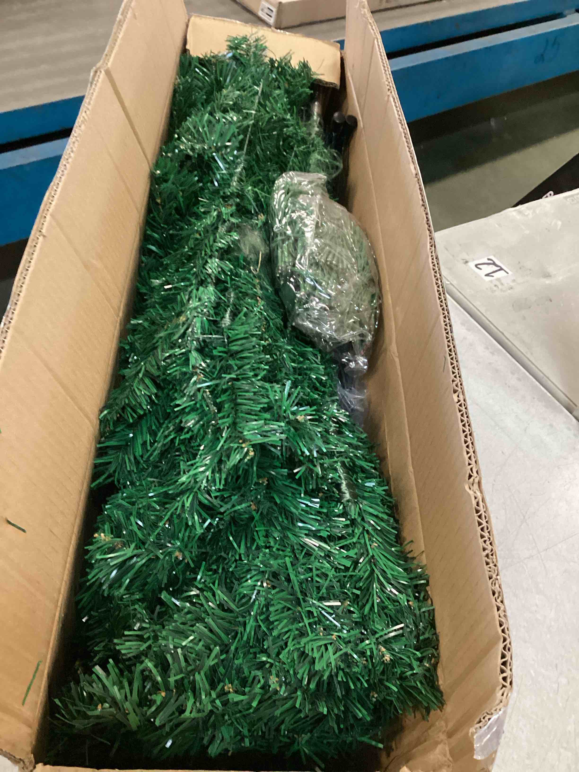https://s3.amazonaws.com/lotting-images-prod/bidfta/TEA0433097_1729777515822.jpeg