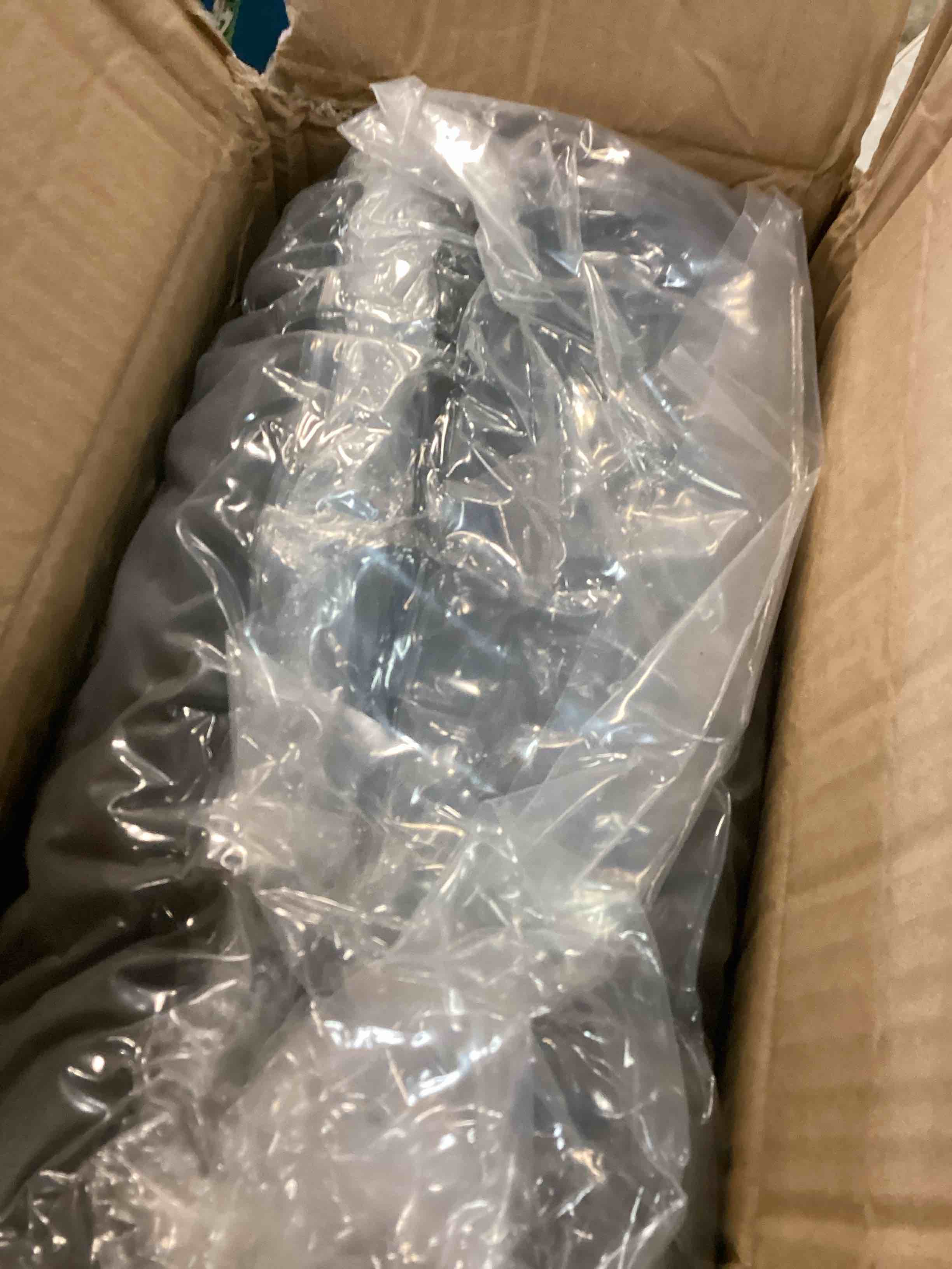 https://s3.amazonaws.com/lotting-images-prod/bidfta/TEA0433356_1729706093908.jpeg