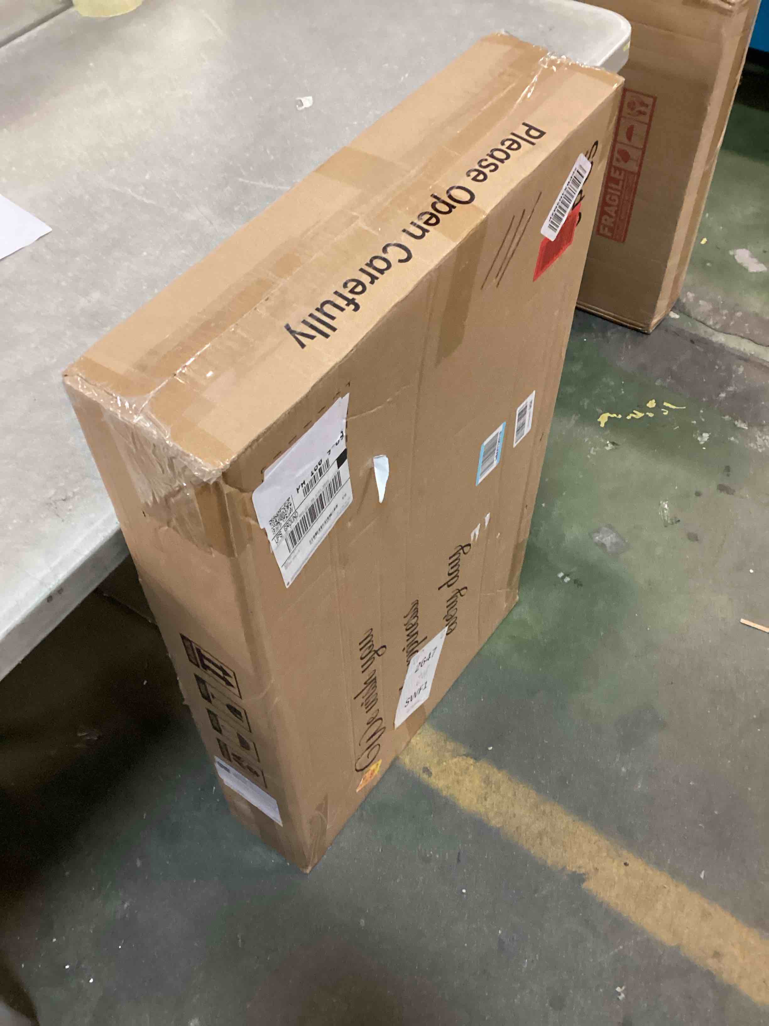 https://s3.amazonaws.com/lotting-images-prod/bidfta/TEA0433942_1729194668378.jpeg