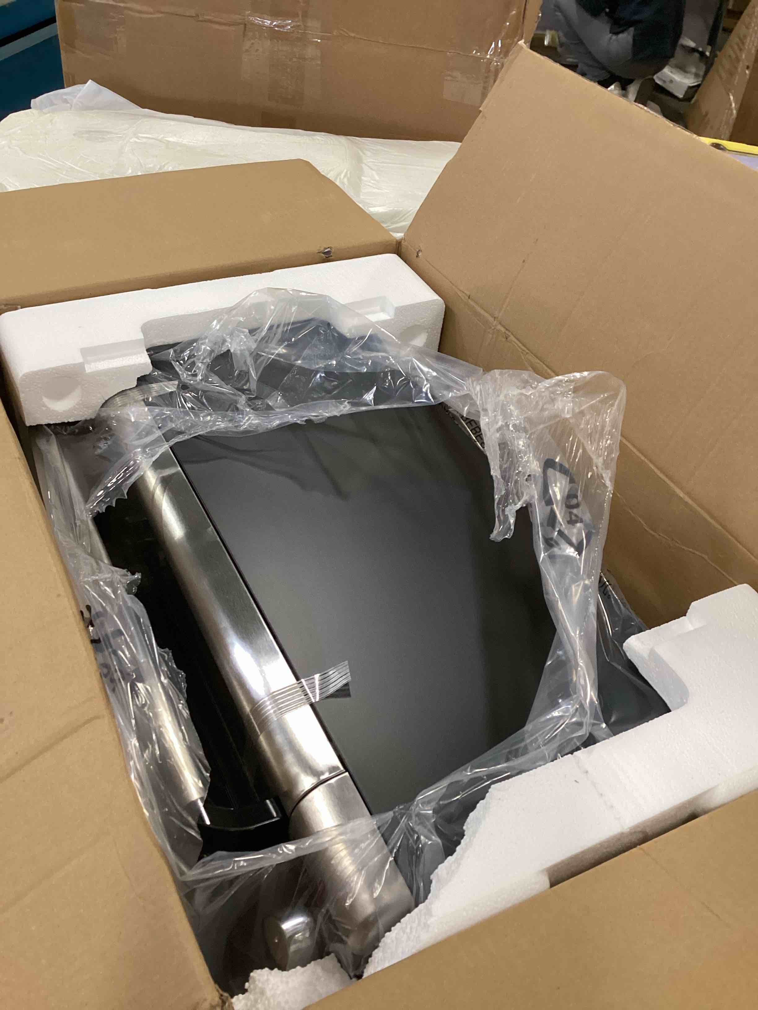 https://s3.amazonaws.com/lotting-images-prod/bidfta/TEA0436034_1730131347363.jpeg