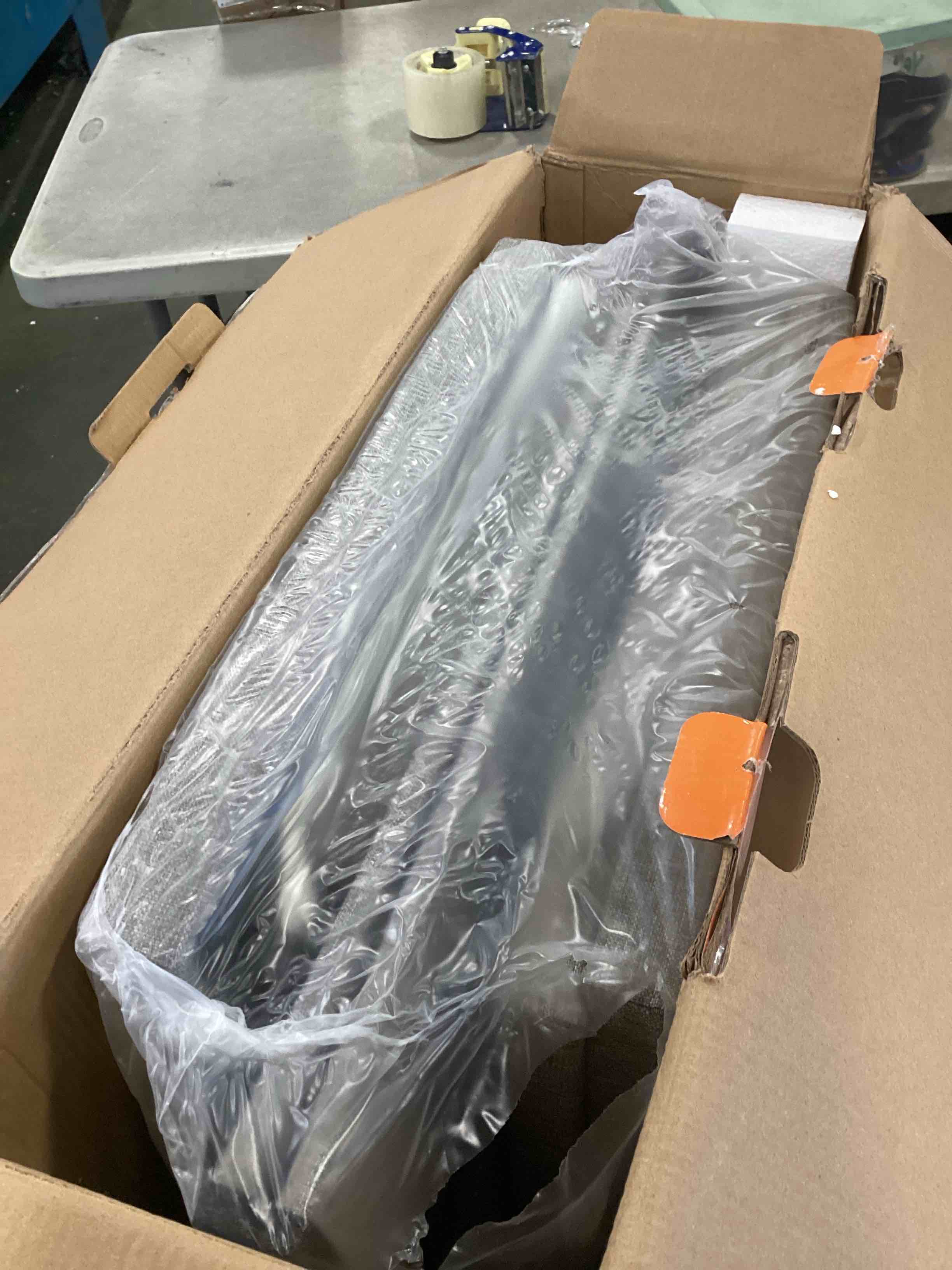https://s3.amazonaws.com/lotting-images-prod/bidfta/TEA0436205_1729798905420.jpeg