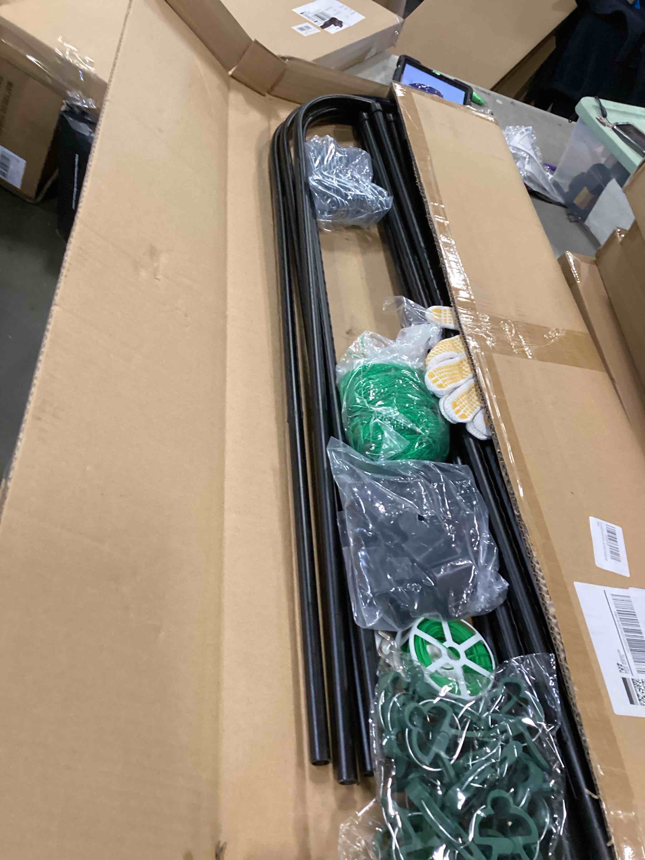 https://s3.amazonaws.com/lotting-images-prod/bidfta/TEA0436323_1729784975131.jpeg