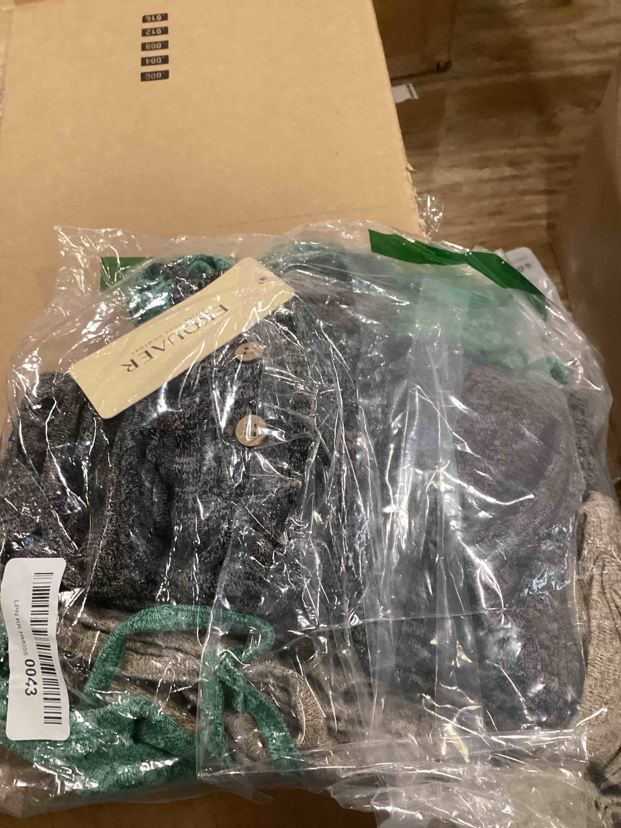 https://s3.amazonaws.com/lotting-images-prod/bidfta/TEA0437523_1729253587042.jpeg