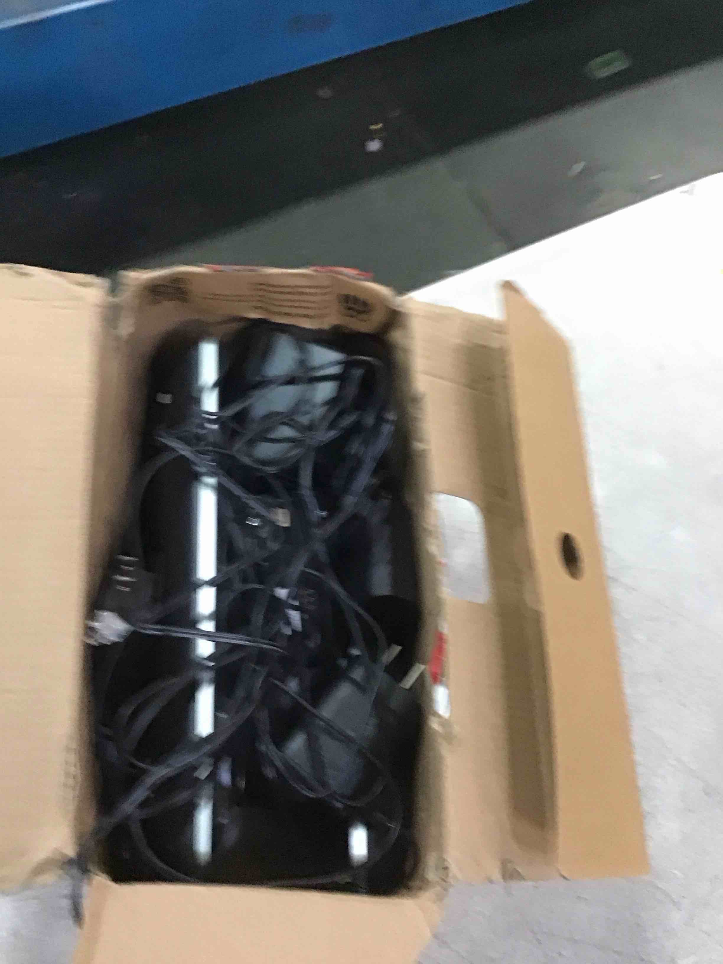 https://s3.amazonaws.com/lotting-images-prod/bidfta/TEA0438171_1732203955859.jpeg