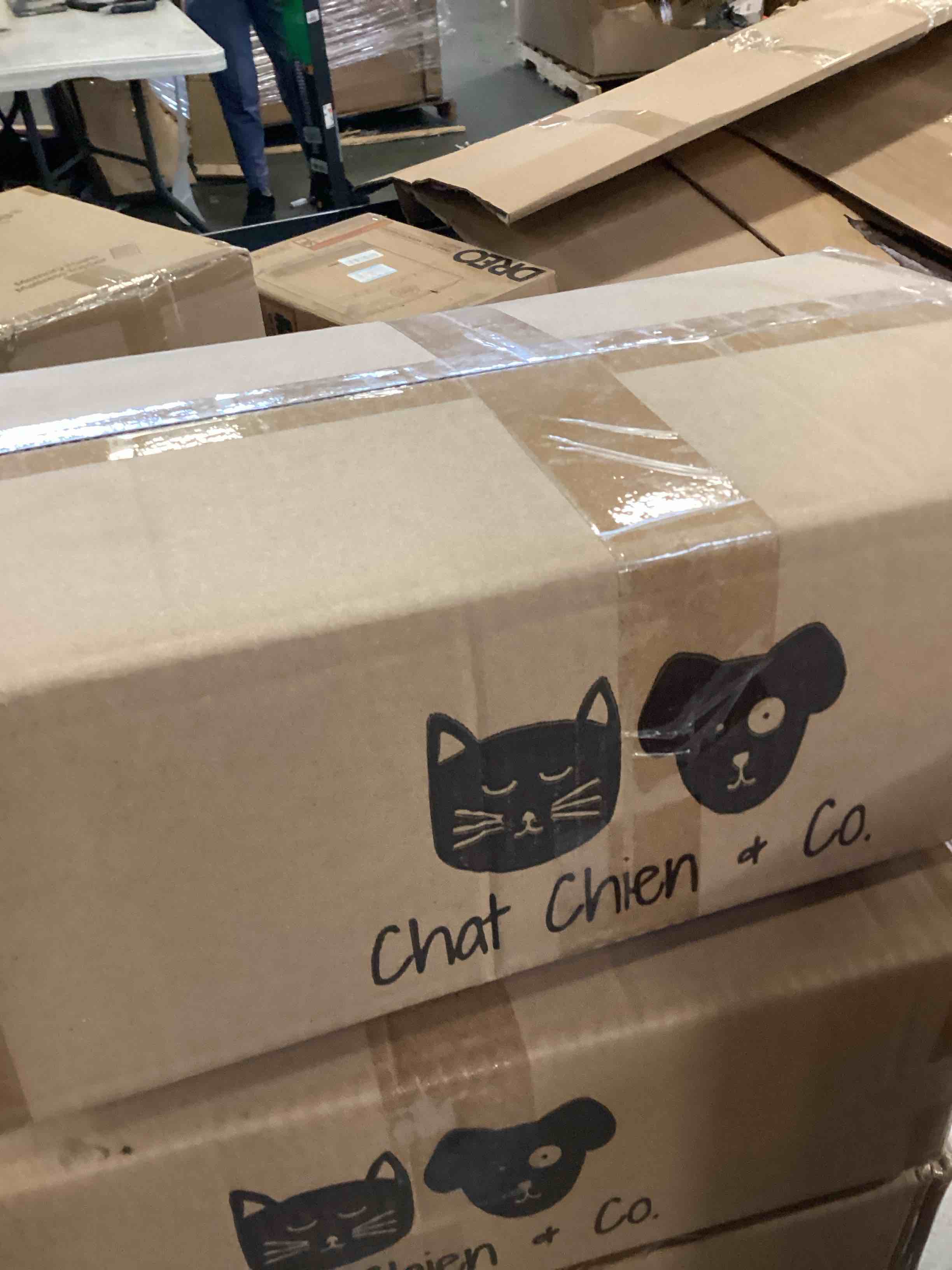 https://s3.amazonaws.com/lotting-images-prod/bidfta/TEA0441215_1730316447401.jpeg