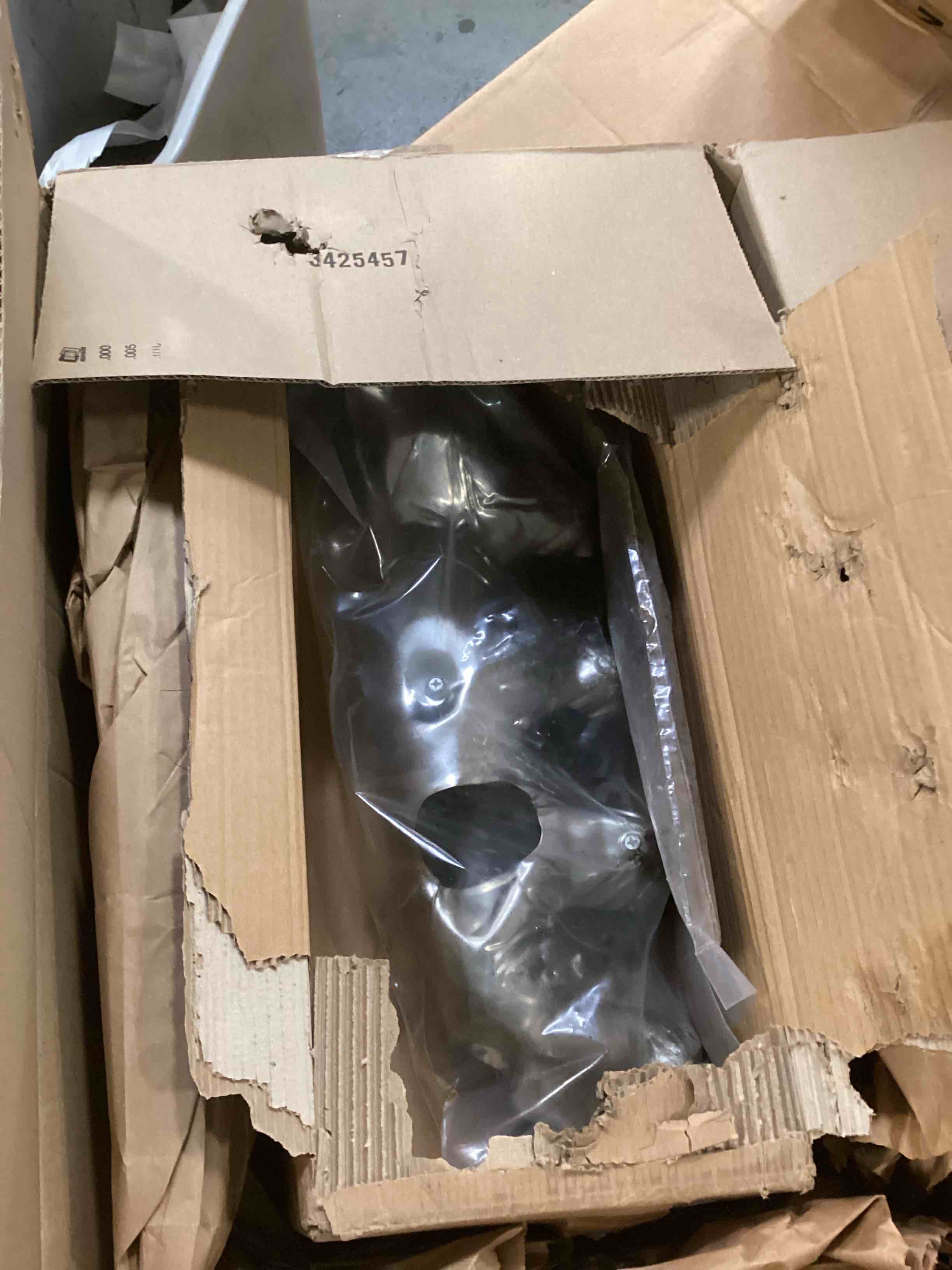 https://s3.amazonaws.com/lotting-images-prod/bidfta/TEA0441327_1730299361960.jpeg