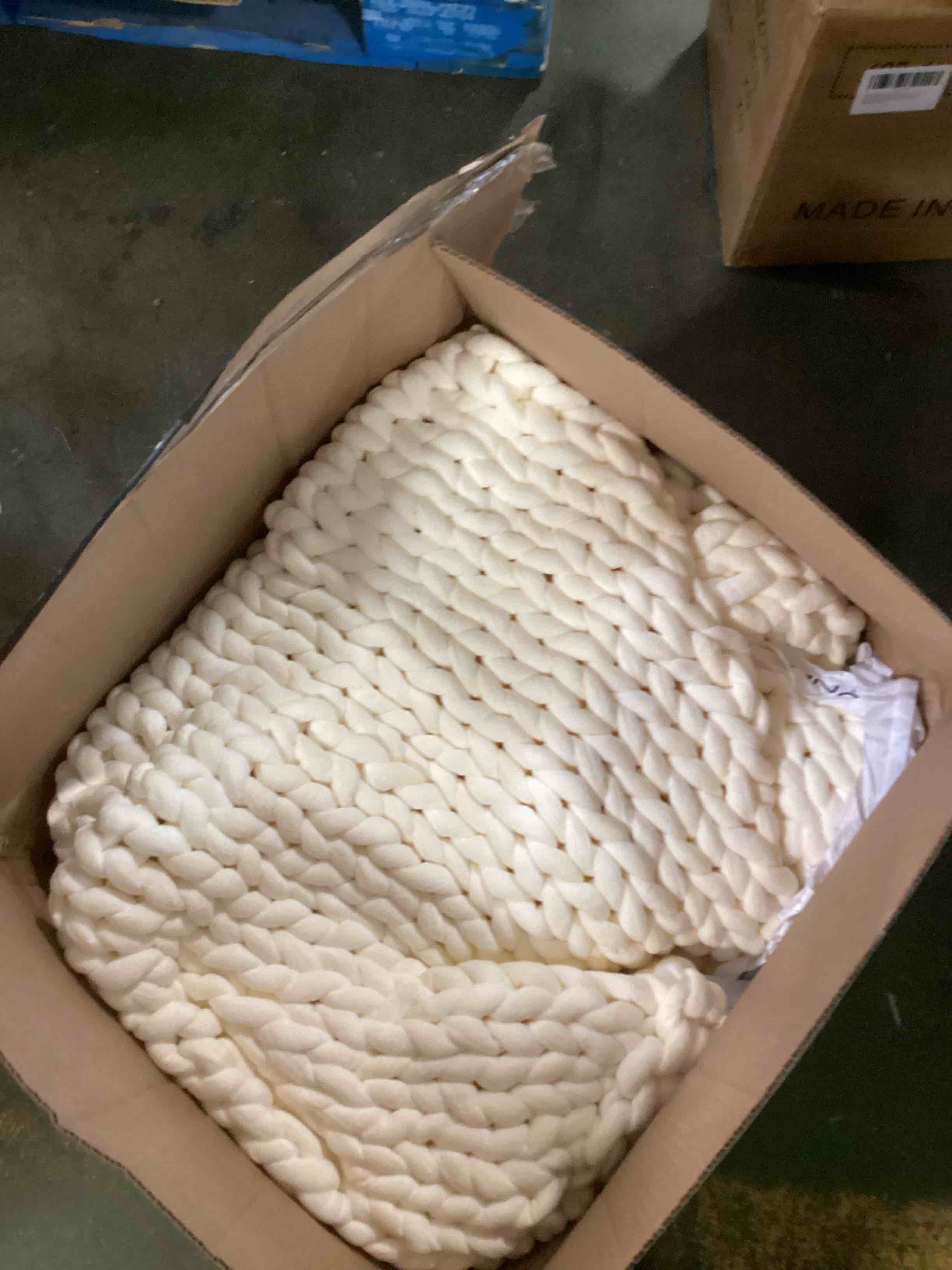 https://s3.amazonaws.com/lotting-images-prod/bidfta/TEA0441537_1730218524418.jpeg