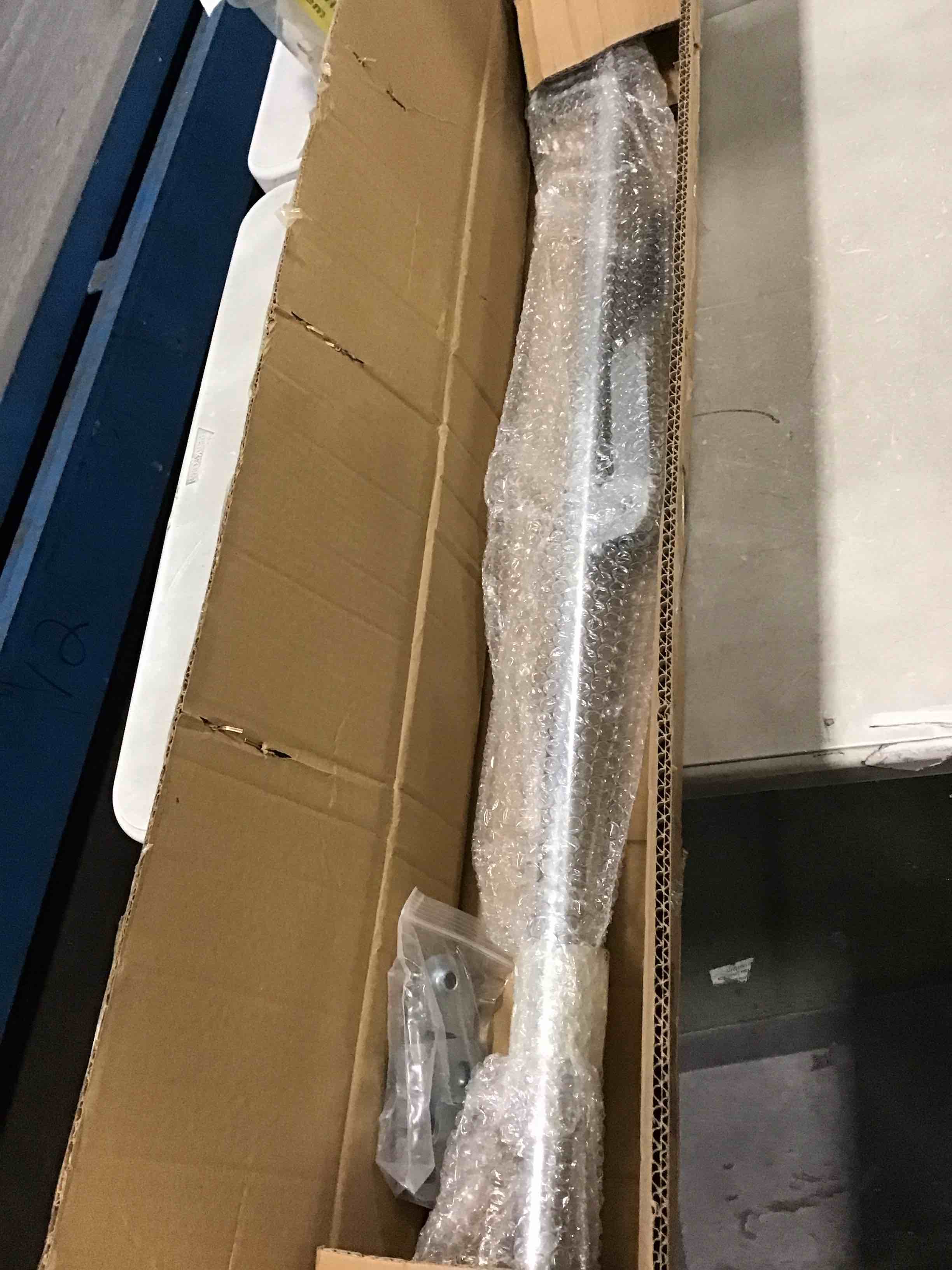 https://s3.amazonaws.com/lotting-images-prod/bidfta/TEA0443735_1729595777149.jpeg