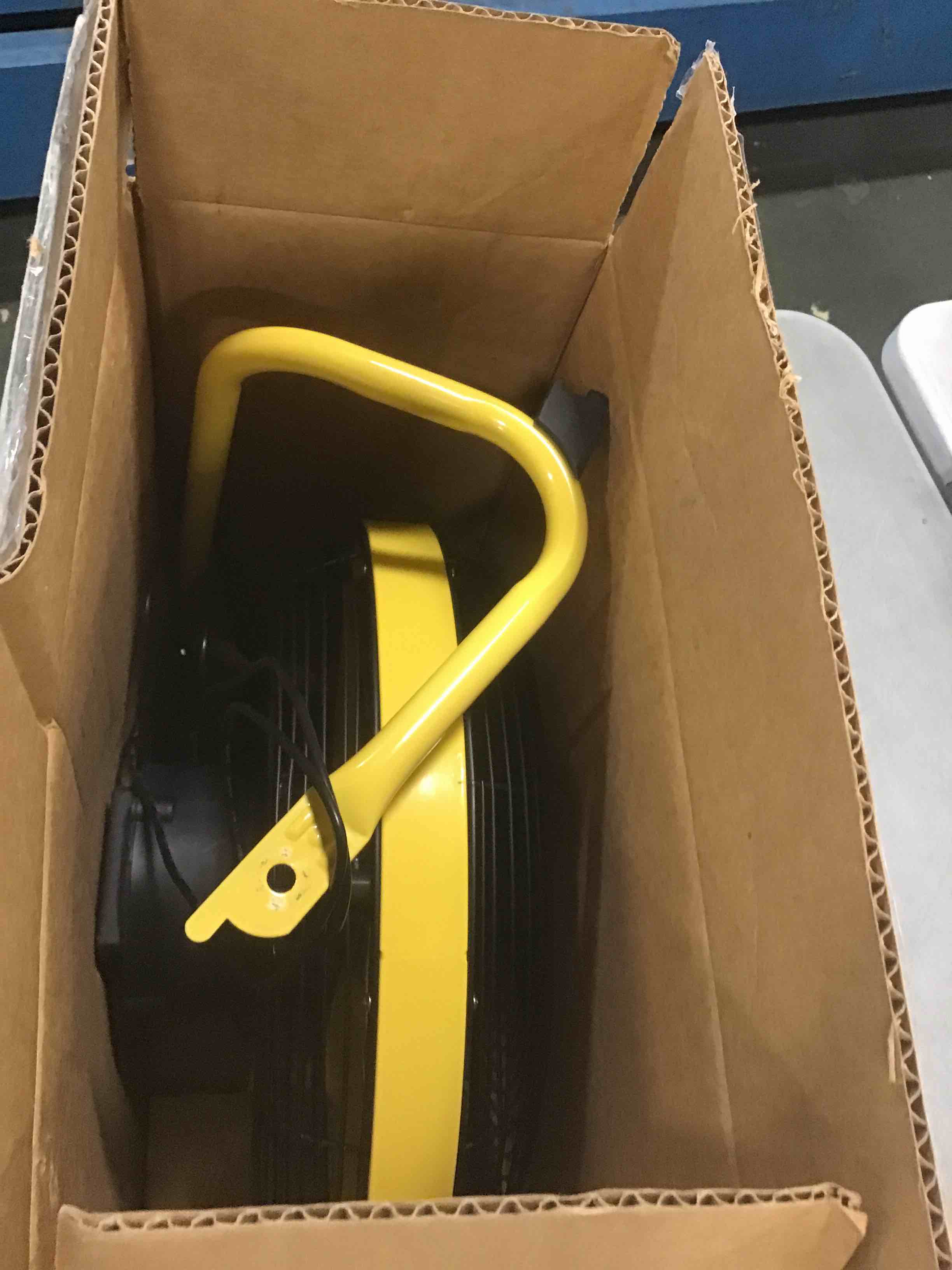 https://s3.amazonaws.com/lotting-images-prod/bidfta/TEA0444240_1730507557135.jpeg