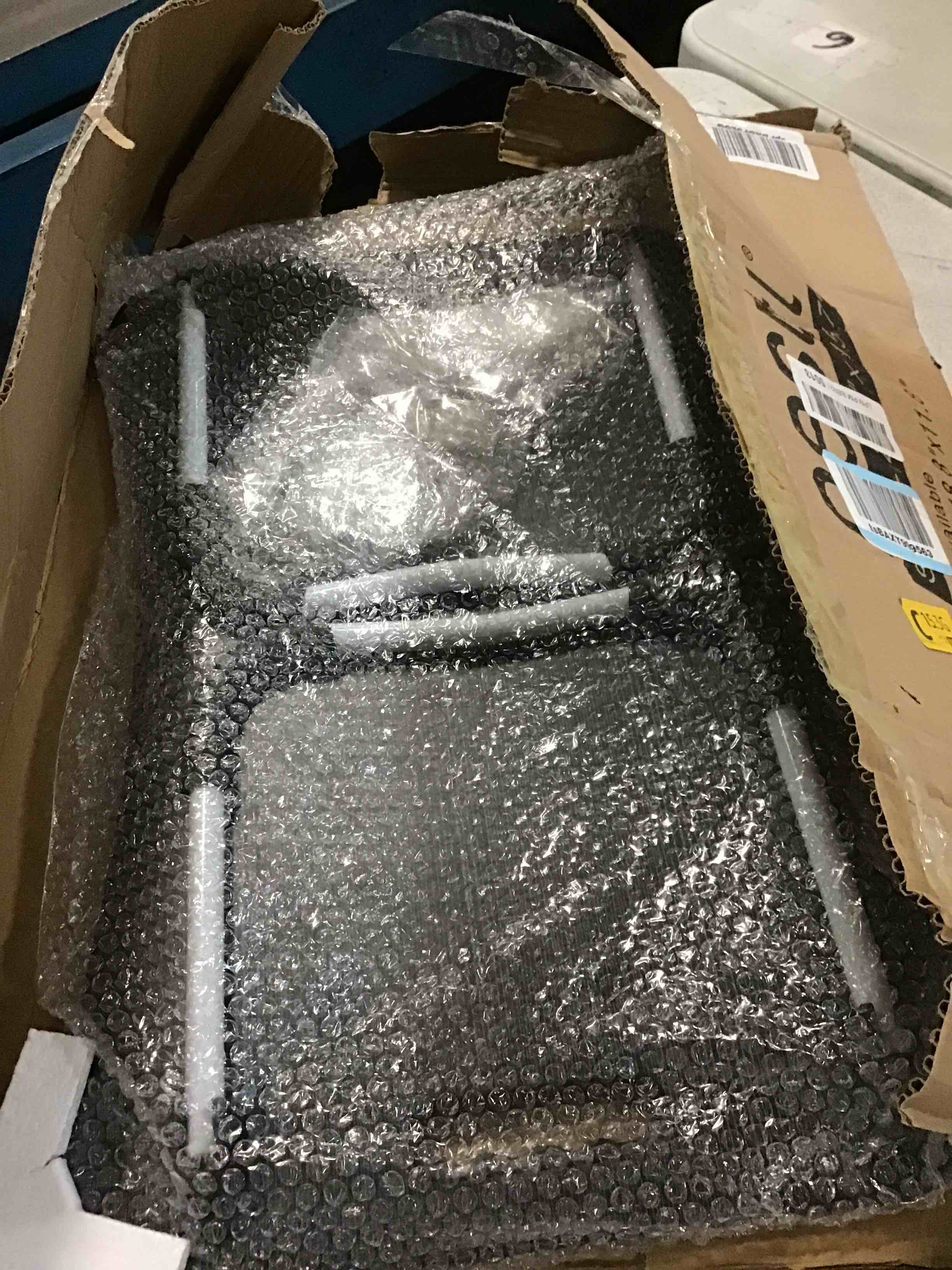 https://s3.amazonaws.com/lotting-images-prod/bidfta/TEA0448719_1729914632332.jpeg
