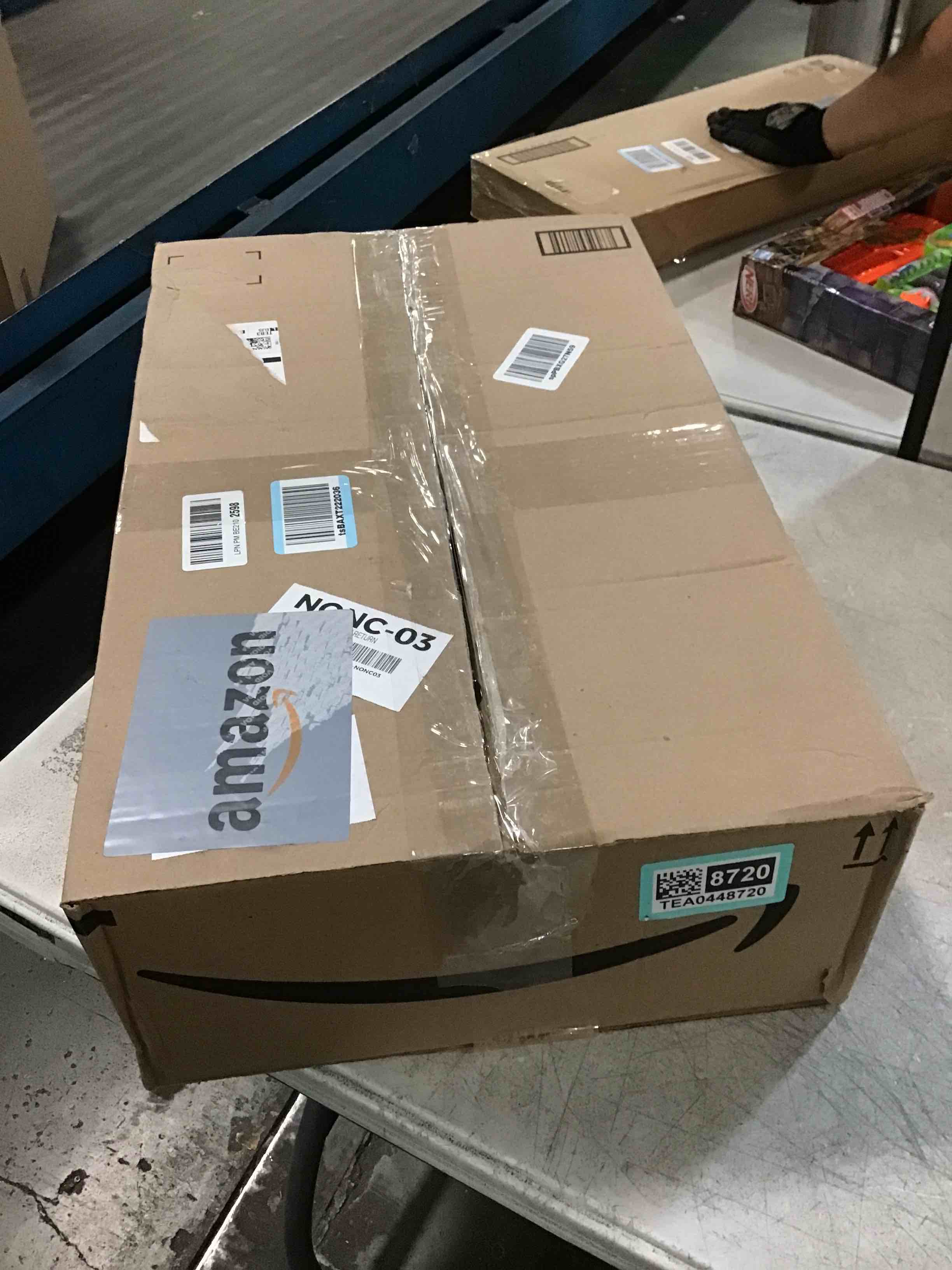 https://s3.amazonaws.com/lotting-images-prod/bidfta/TEA0448720_1729914586451.jpeg