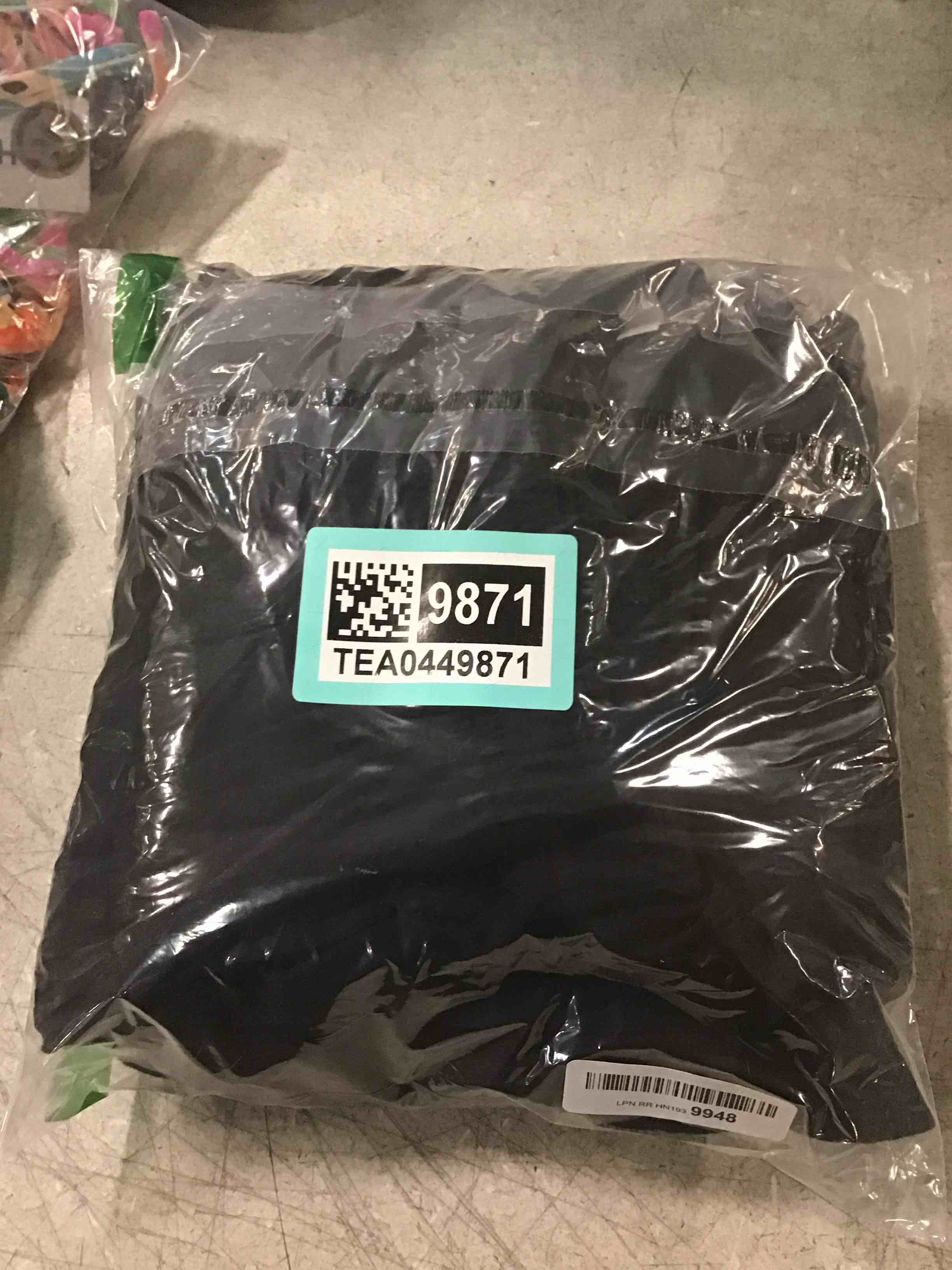https://s3.amazonaws.com/lotting-images-prod/bidfta/TEA0449871_1729201544986.jpeg