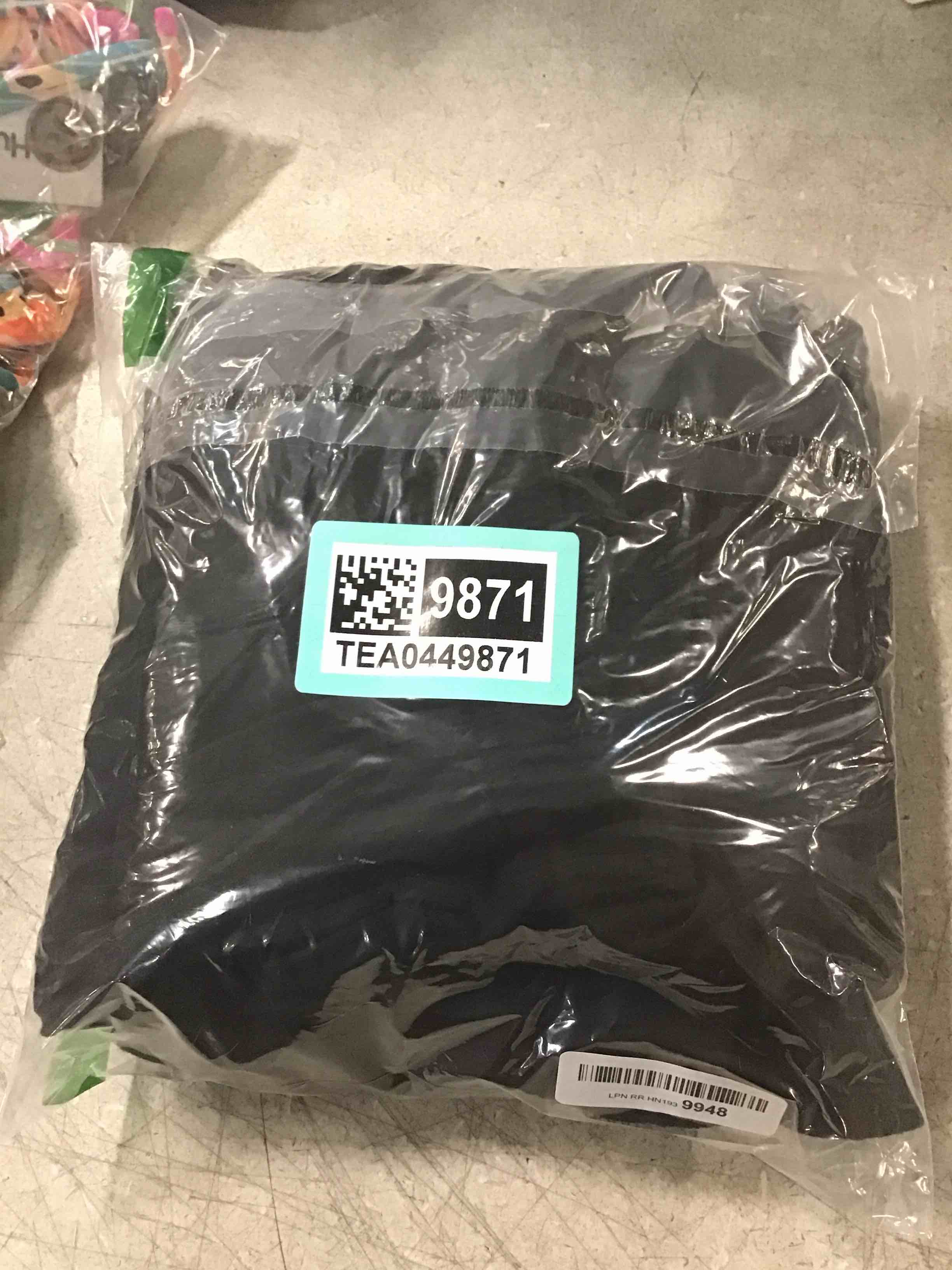 https://s3.amazonaws.com/lotting-images-prod/bidfta/TEA0449871_1729201547004.jpeg