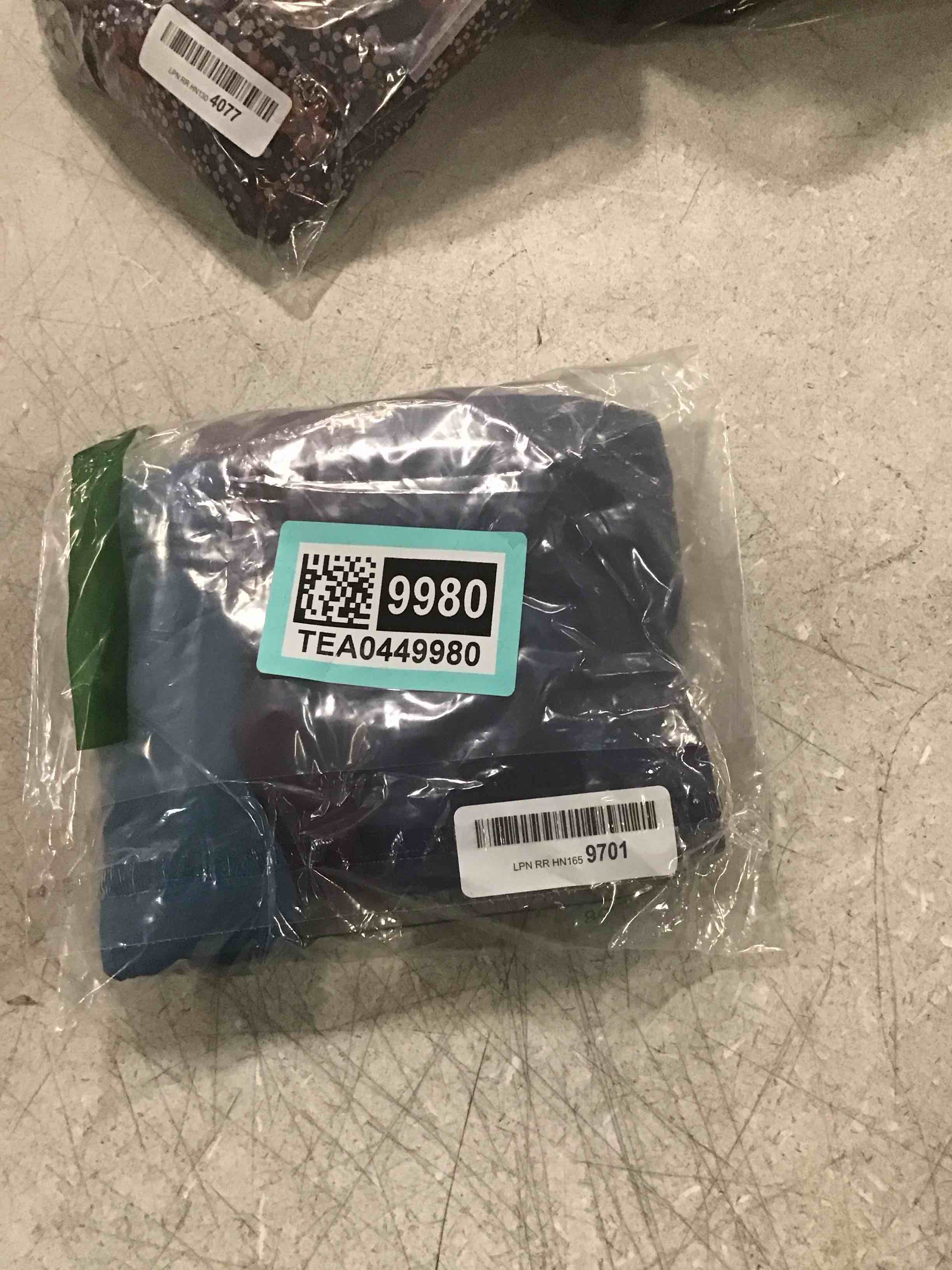https://s3.amazonaws.com/lotting-images-prod/bidfta/TEA0449980_1729132906319.jpeg