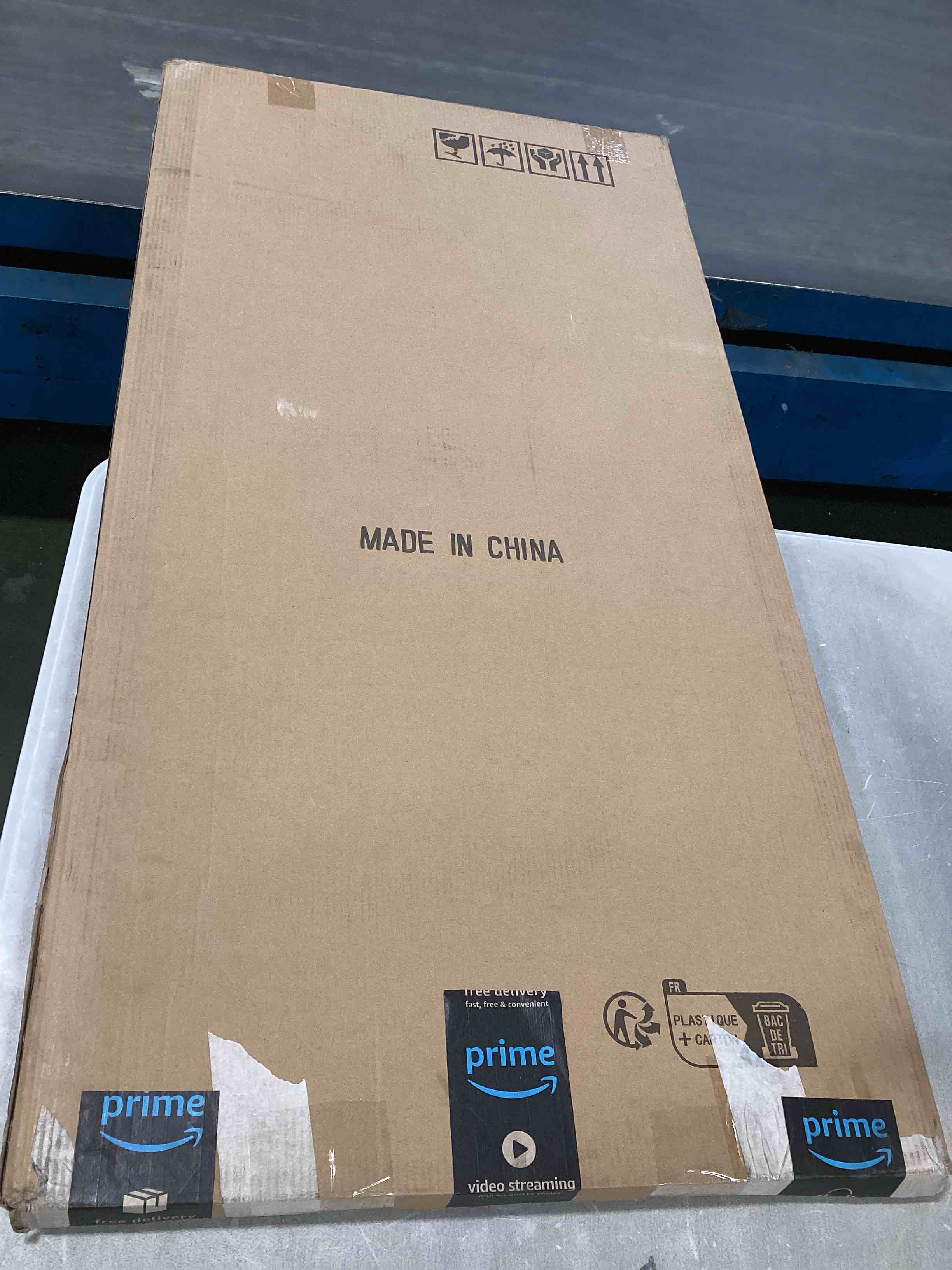 https://s3.amazonaws.com/lotting-images-prod/bidfta/TEA0450991_1730143964021.jpeg
