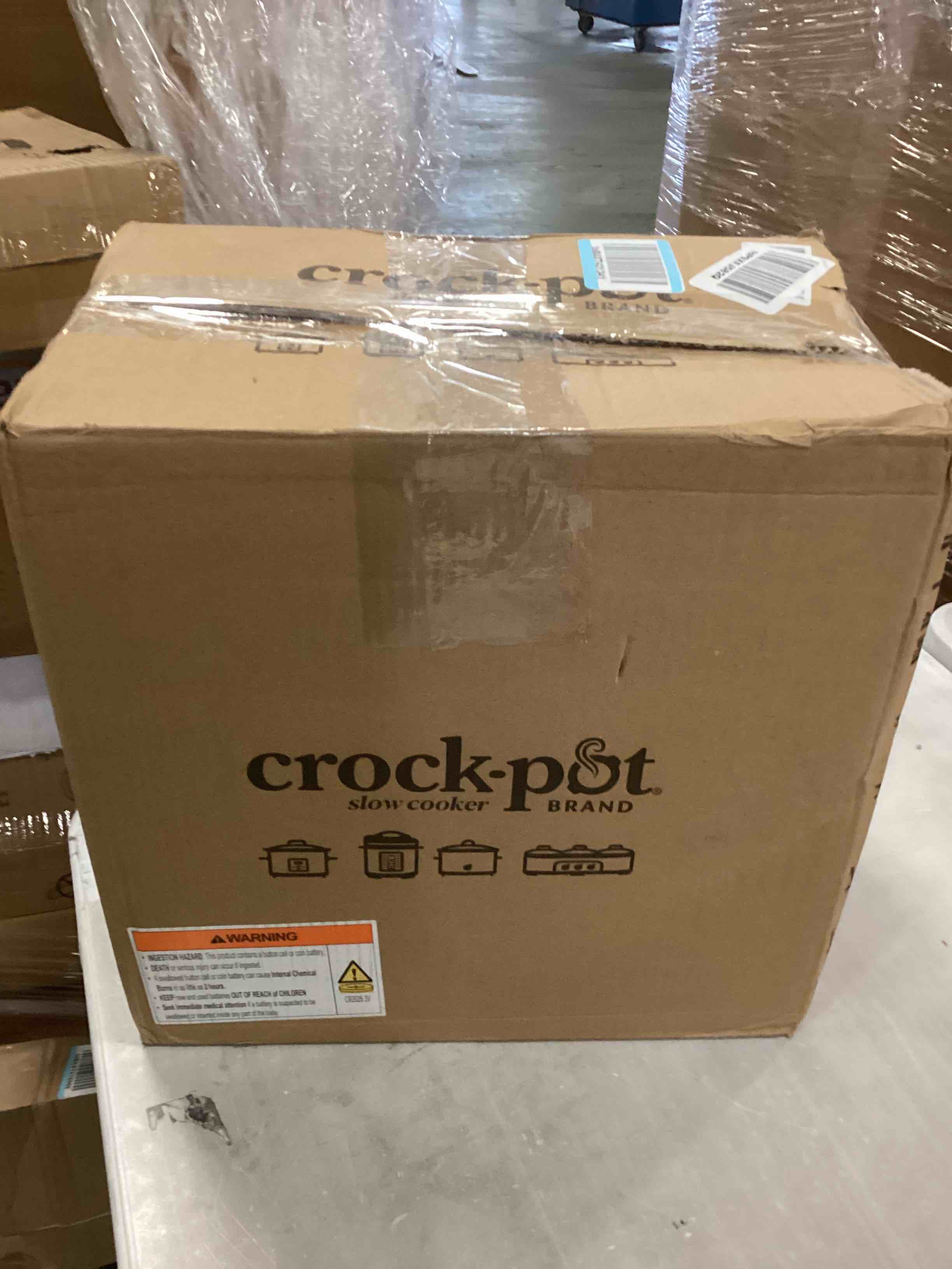 Crockpot Portable 7 Quart Slow Cooker with Locking Lid and Auto Adjust