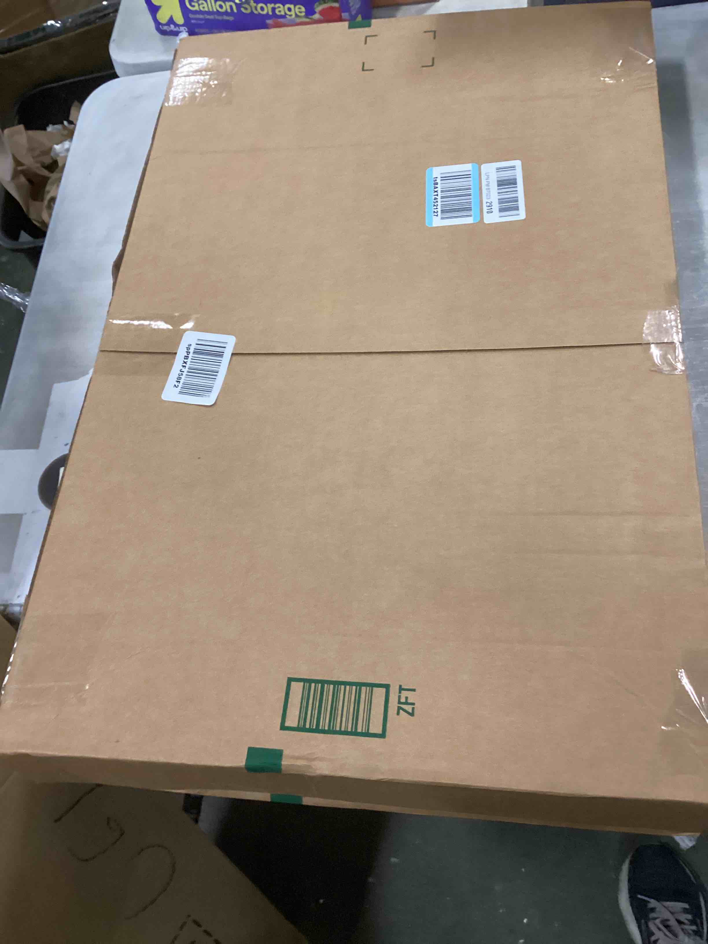 https://s3.amazonaws.com/lotting-images-prod/bidfta/TEA0451375_1729864519461.jpeg