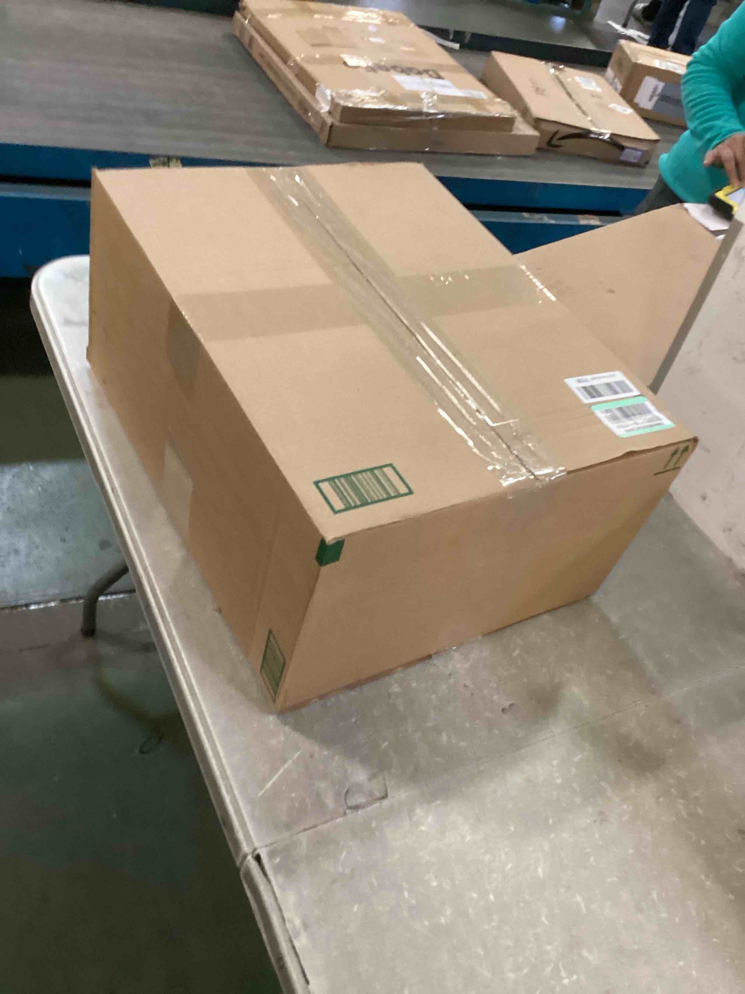 https://s3.amazonaws.com/lotting-images-prod/bidfta/TEA0451865_1729109451238.jpeg