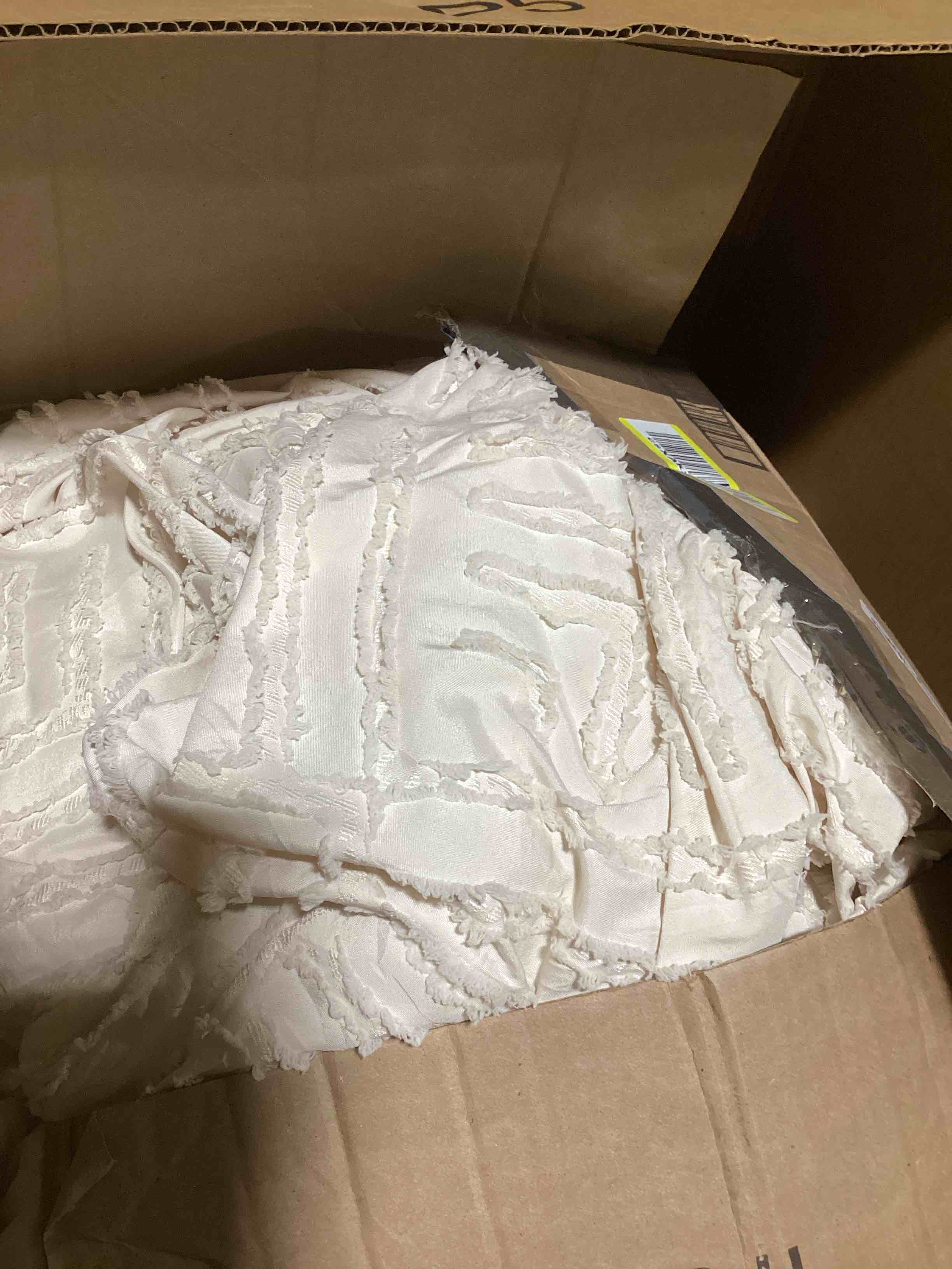 https://s3.amazonaws.com/lotting-images-prod/bidfta/TEA0456142_1730205764069.jpeg