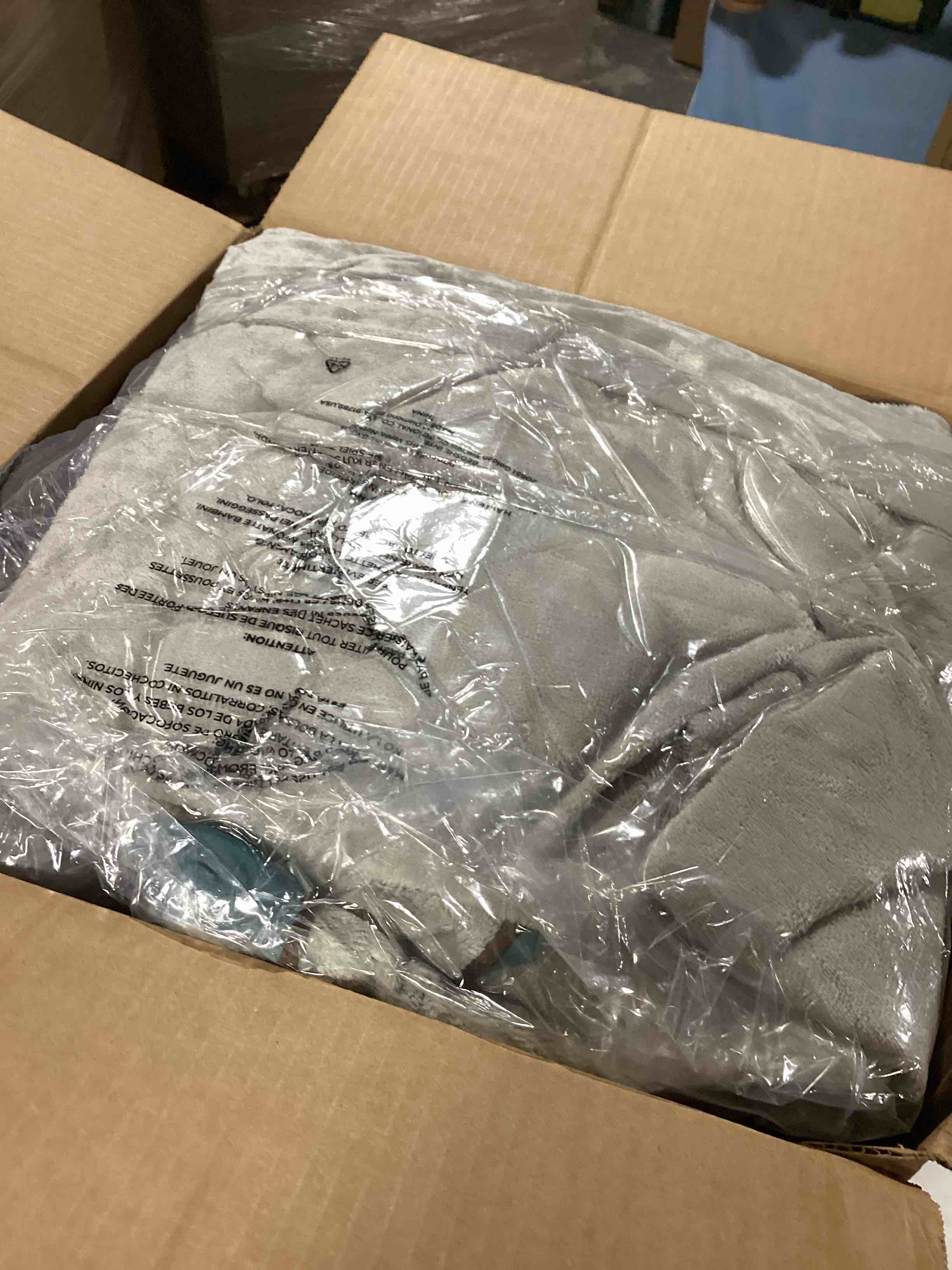 https://s3.amazonaws.com/lotting-images-prod/bidfta/TEA0456942_1729618984012.jpeg