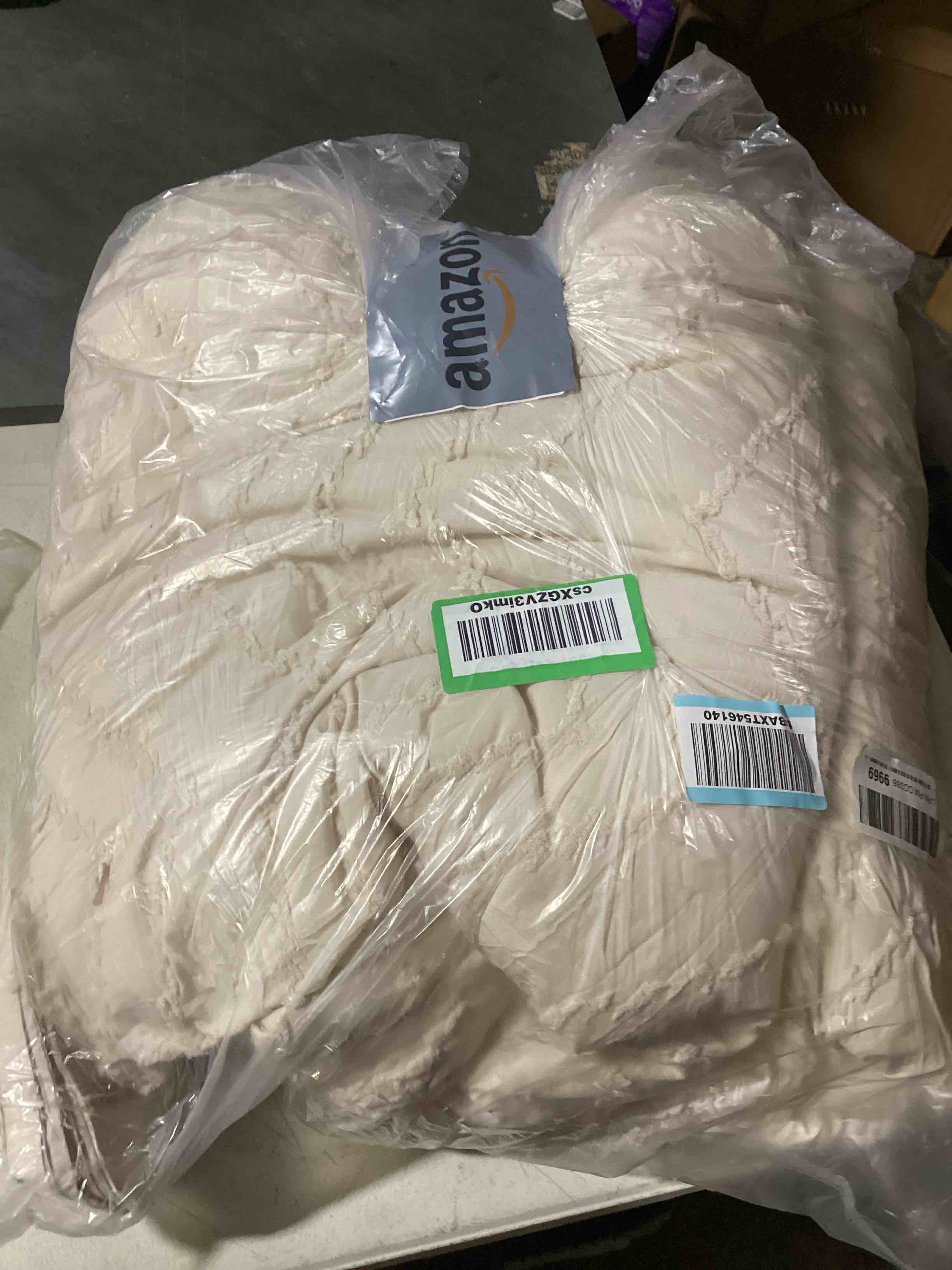 https://s3.amazonaws.com/lotting-images-prod/bidfta/TEA0457977_1729099441376.jpeg