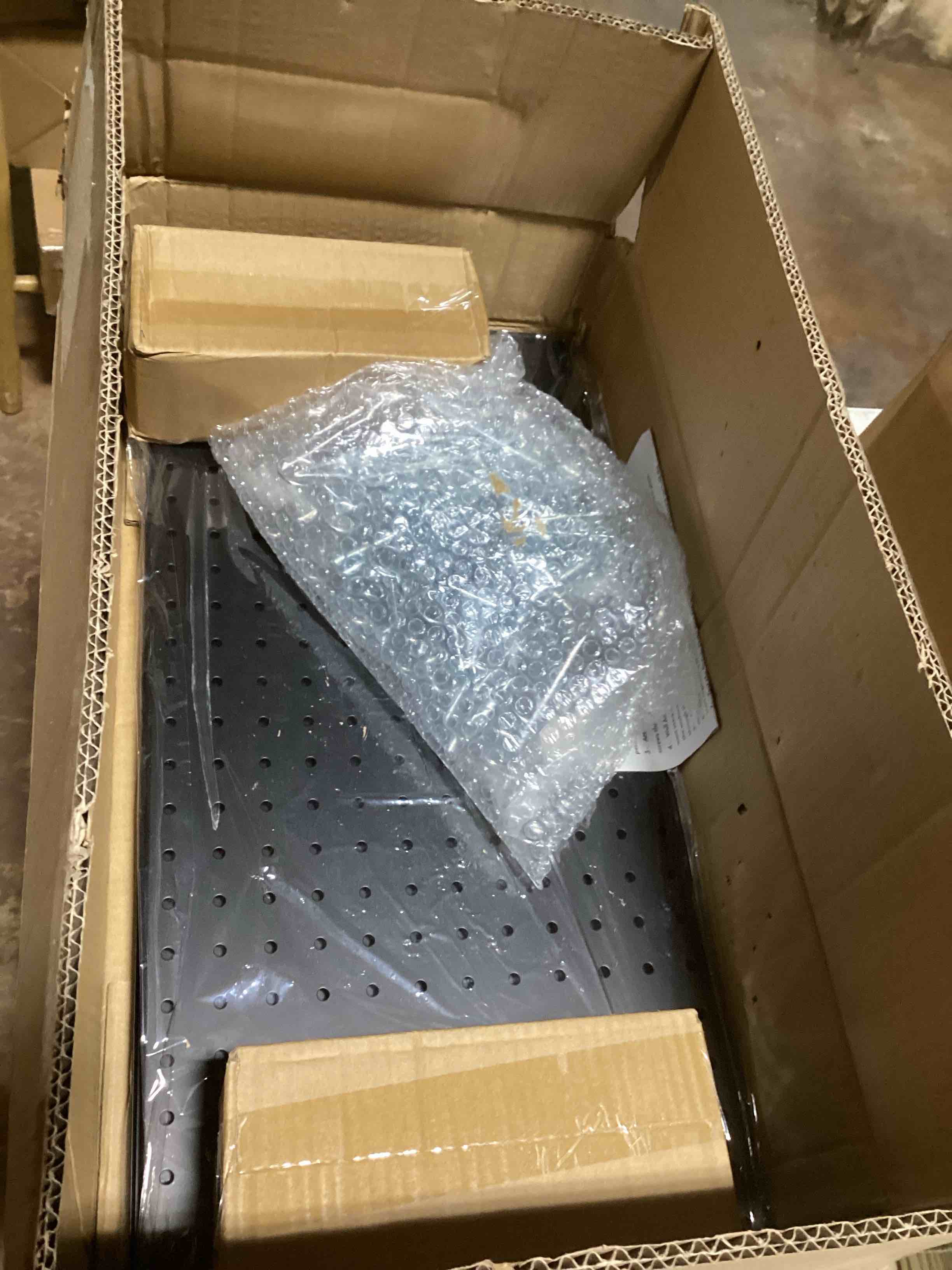 https://s3.amazonaws.com/lotting-images-prod/bidfta/TEA0458128_1729880922462.jpeg