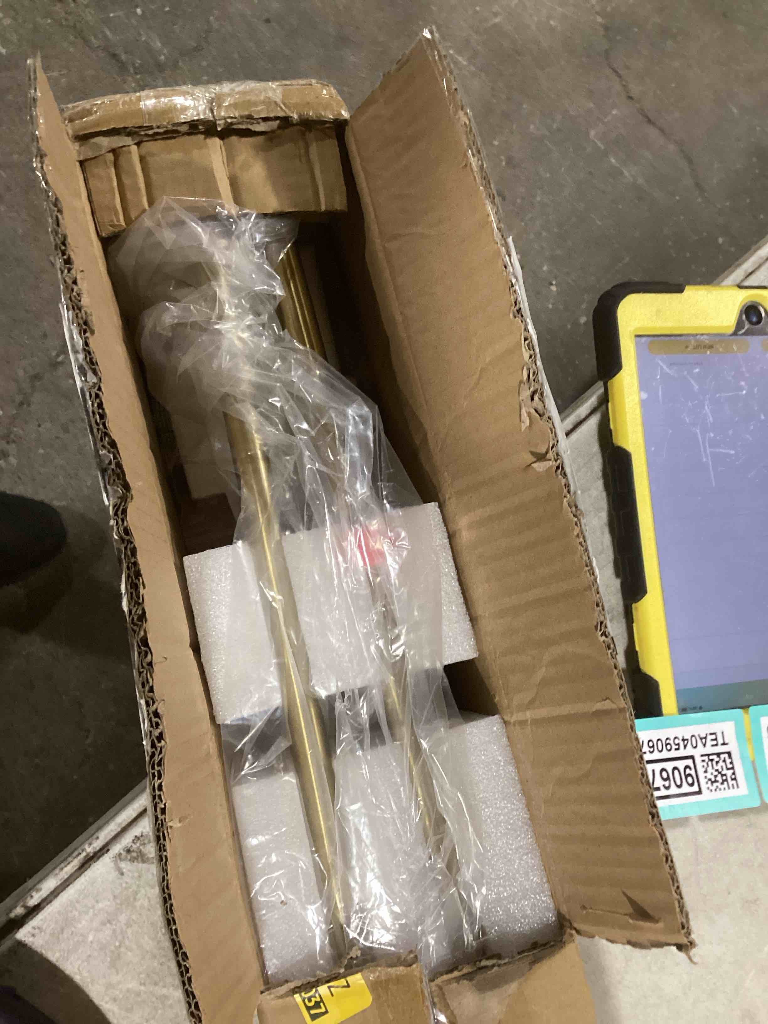 https://s3.amazonaws.com/lotting-images-prod/bidfta/TEA0459063_1729623999048.jpeg