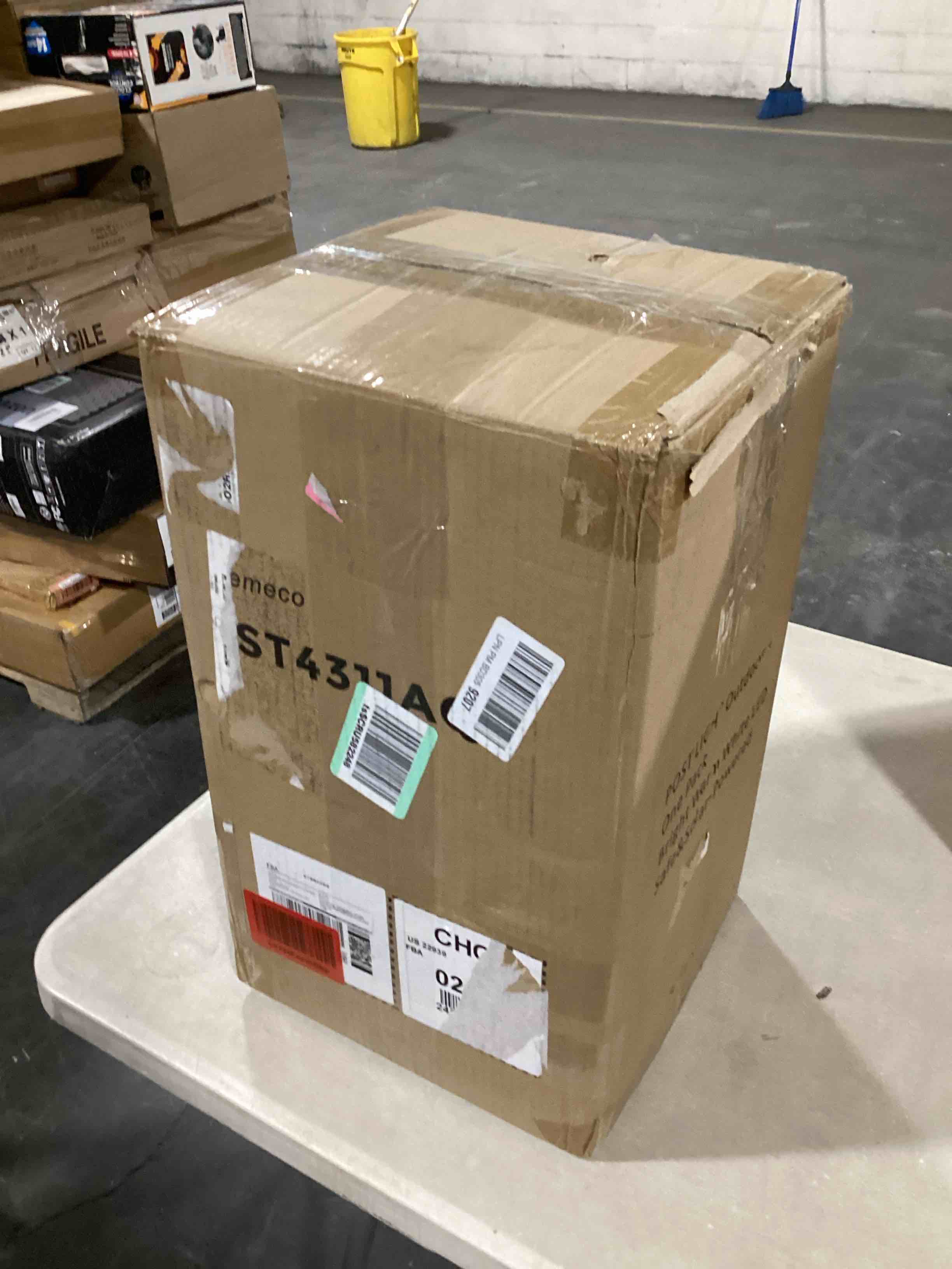 https://s3.amazonaws.com/lotting-images-prod/bidfta/TEA0459876_1729103530340.jpeg