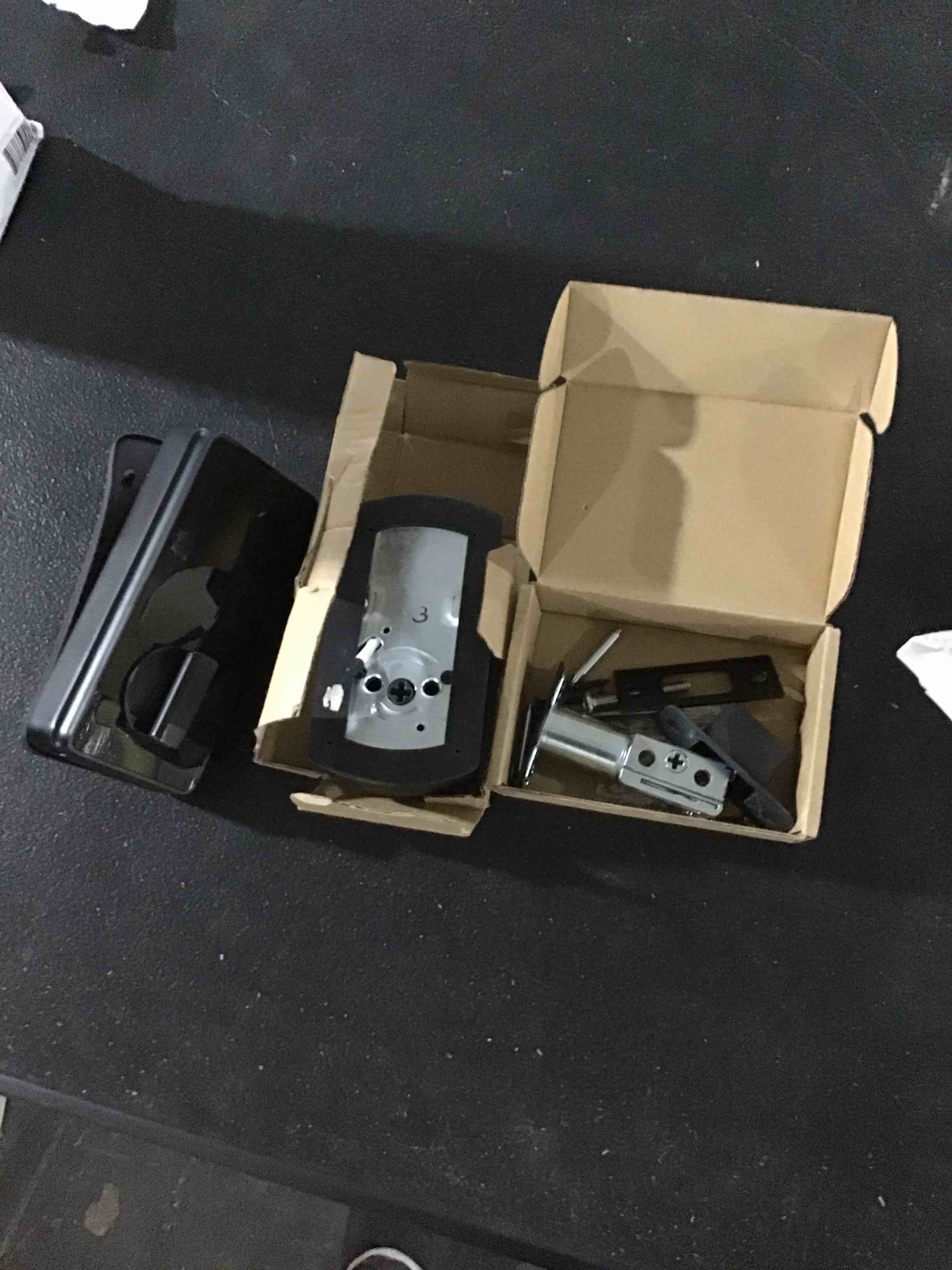https://s3.amazonaws.com/lotting-images-prod/bidfta/TEA0460215_1730909171362.jpeg