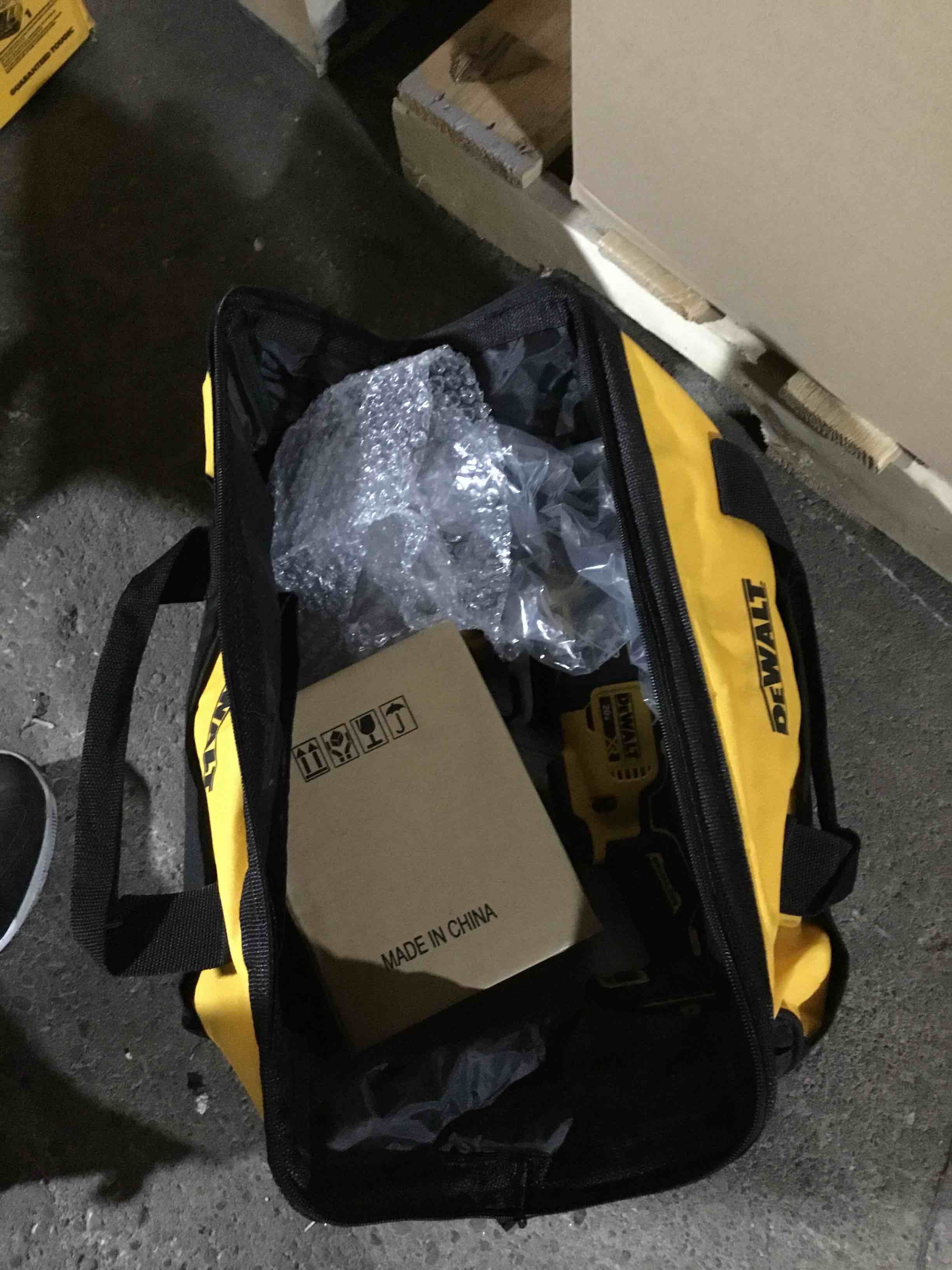 https://s3.amazonaws.com/lotting-images-prod/bidfta/TEA0460932_1730222916413.jpeg
