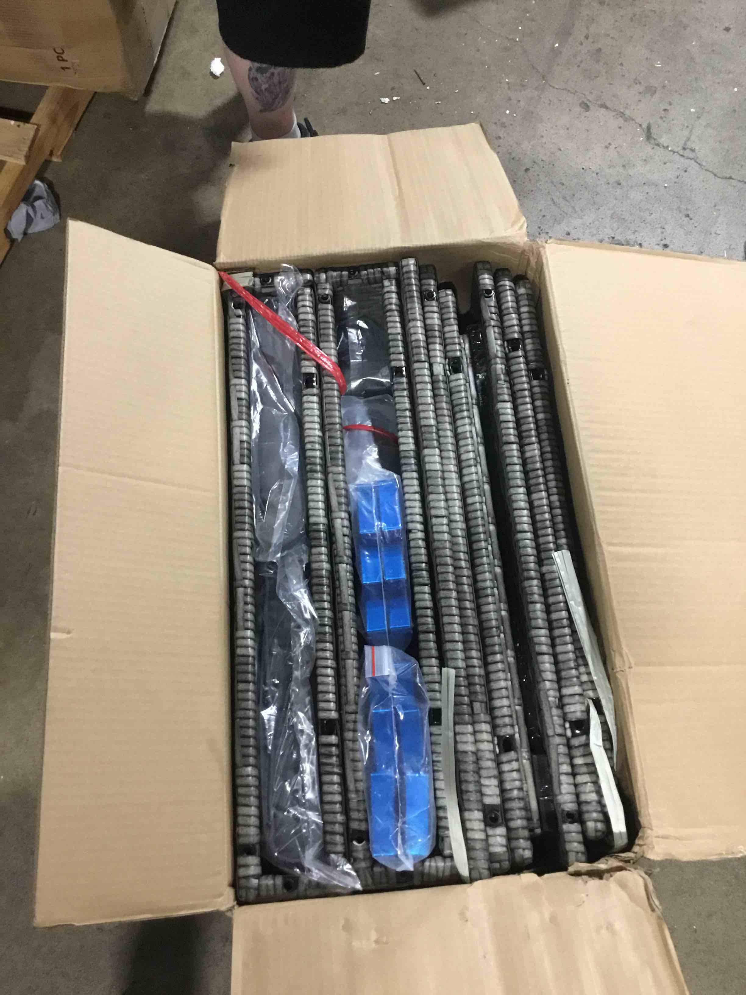 https://s3.amazonaws.com/lotting-images-prod/bidfta/TEA0461535_1729607321761.jpeg