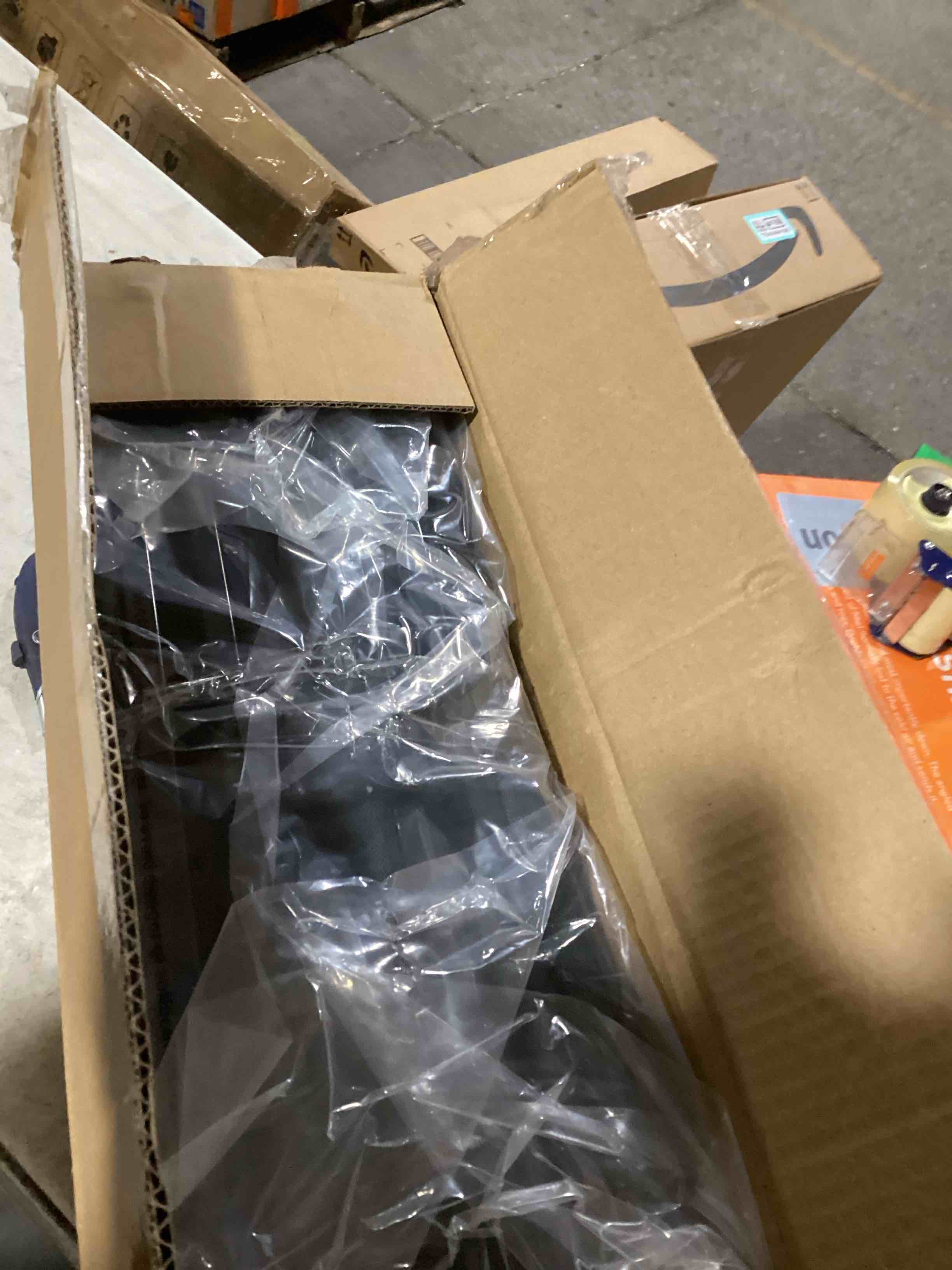 https://s3.amazonaws.com/lotting-images-prod/bidfta/TEA0464165_1730733801459.jpeg