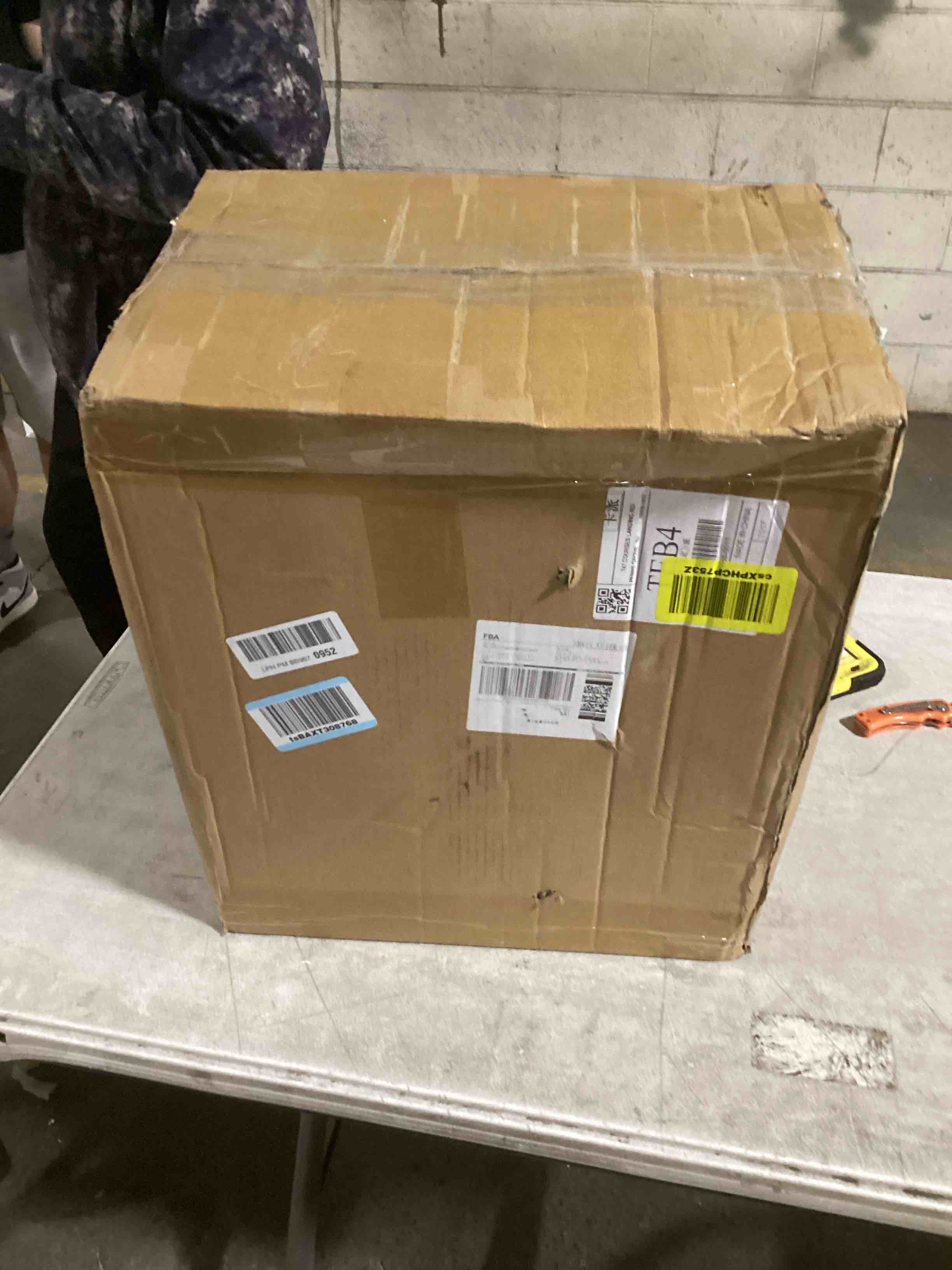 https://s3.amazonaws.com/lotting-images-prod/bidfta/TEA0464574_1730403491966.jpeg