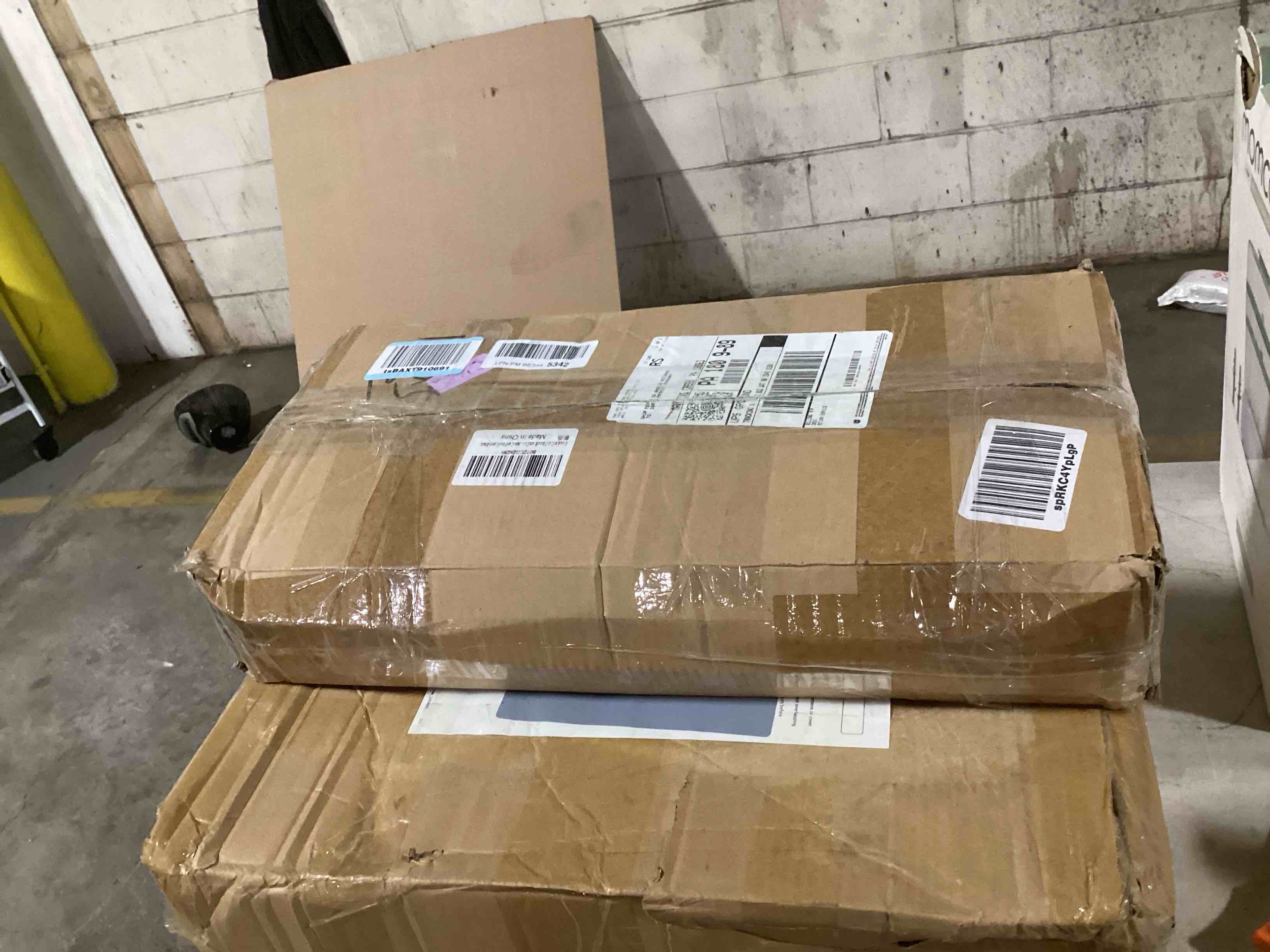 https://s3.amazonaws.com/lotting-images-prod/bidfta/TEA0464649_1730392675158.jpeg