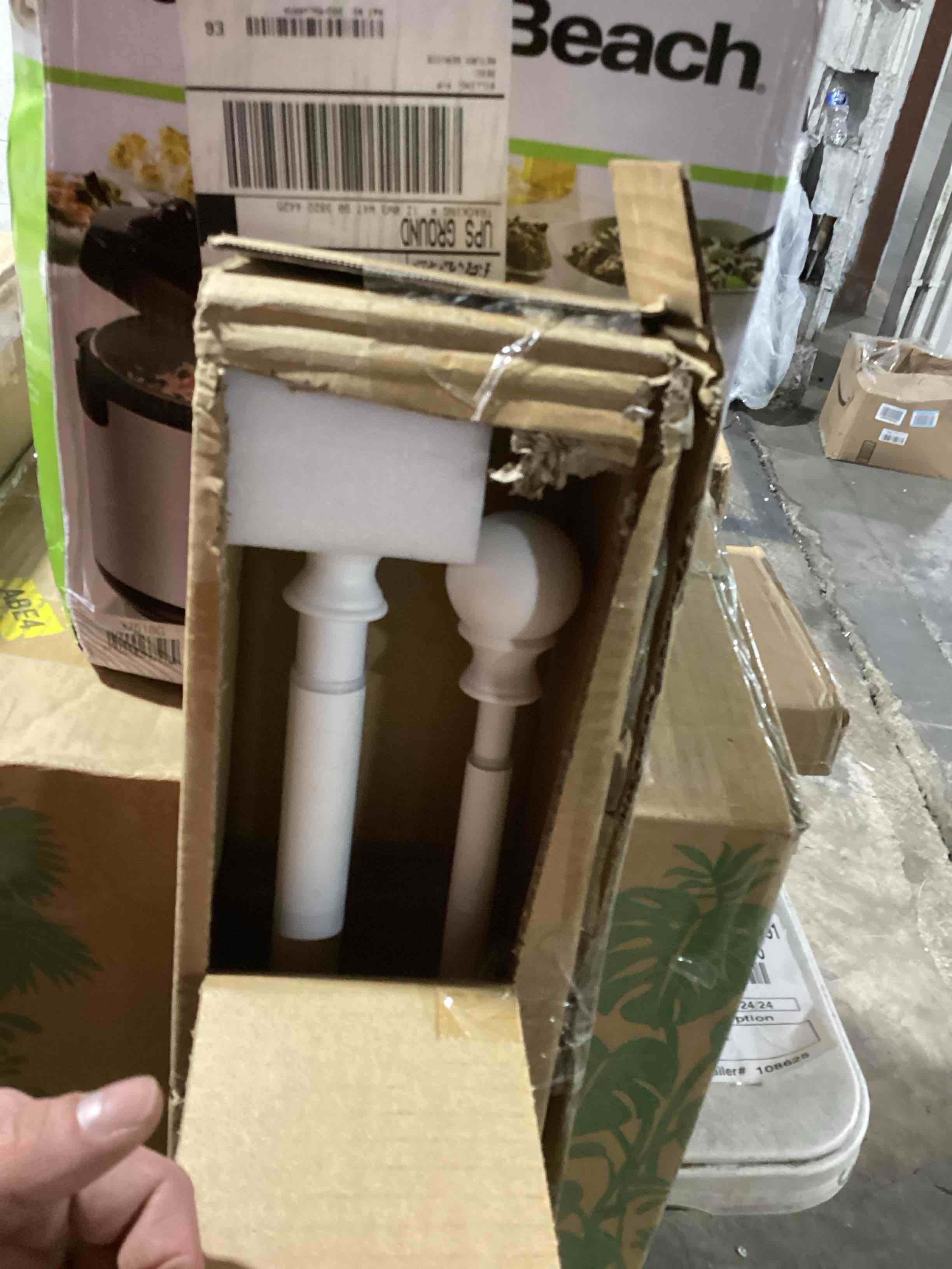 https://s3.amazonaws.com/lotting-images-prod/bidfta/TEA0464908_1730318762409.jpeg