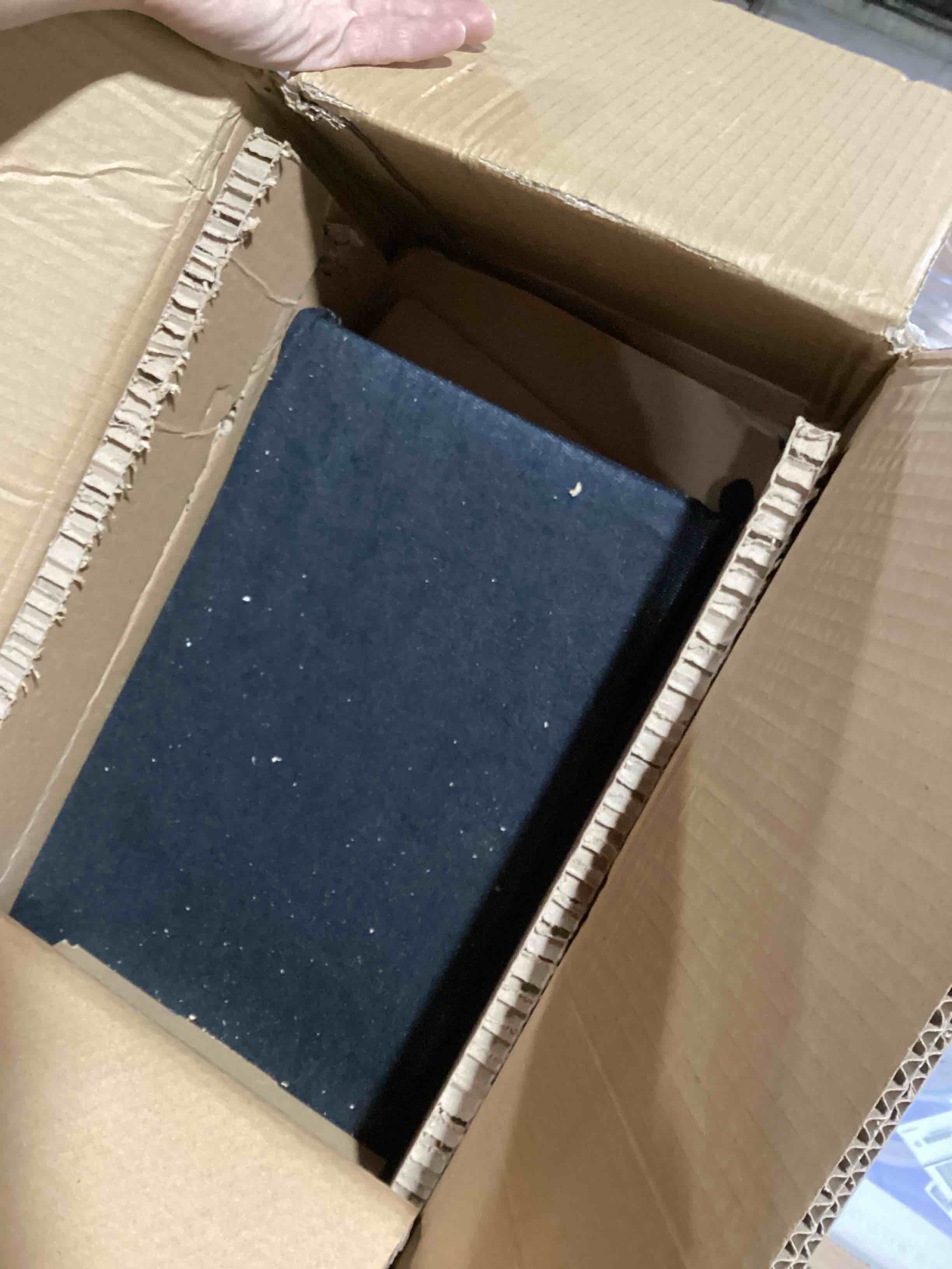 https://s3.amazonaws.com/lotting-images-prod/bidfta/TEA0465073_1730303047186.jpeg