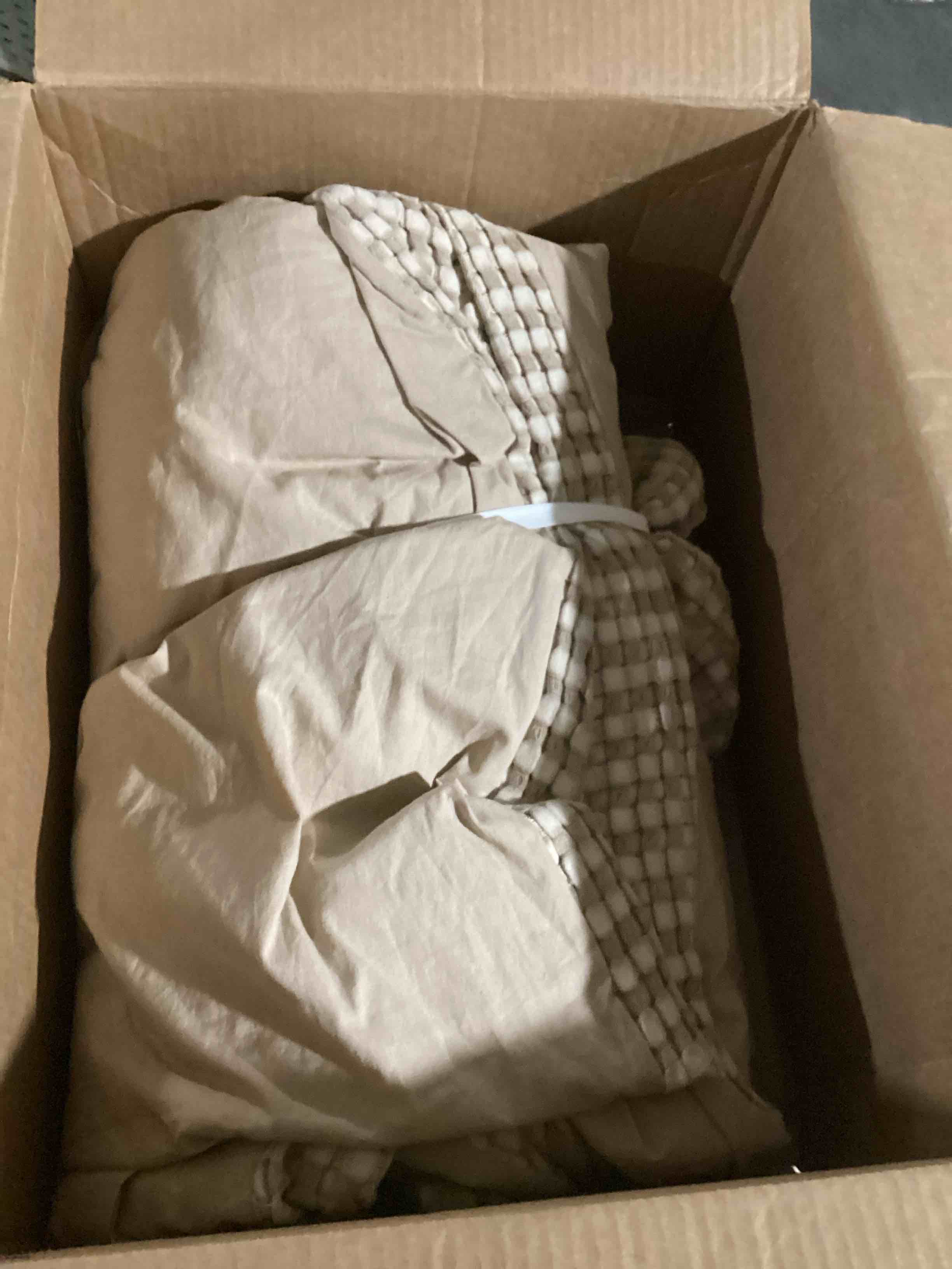 https://s3.amazonaws.com/lotting-images-prod/bidfta/TEA0465306_1730220972438.jpeg