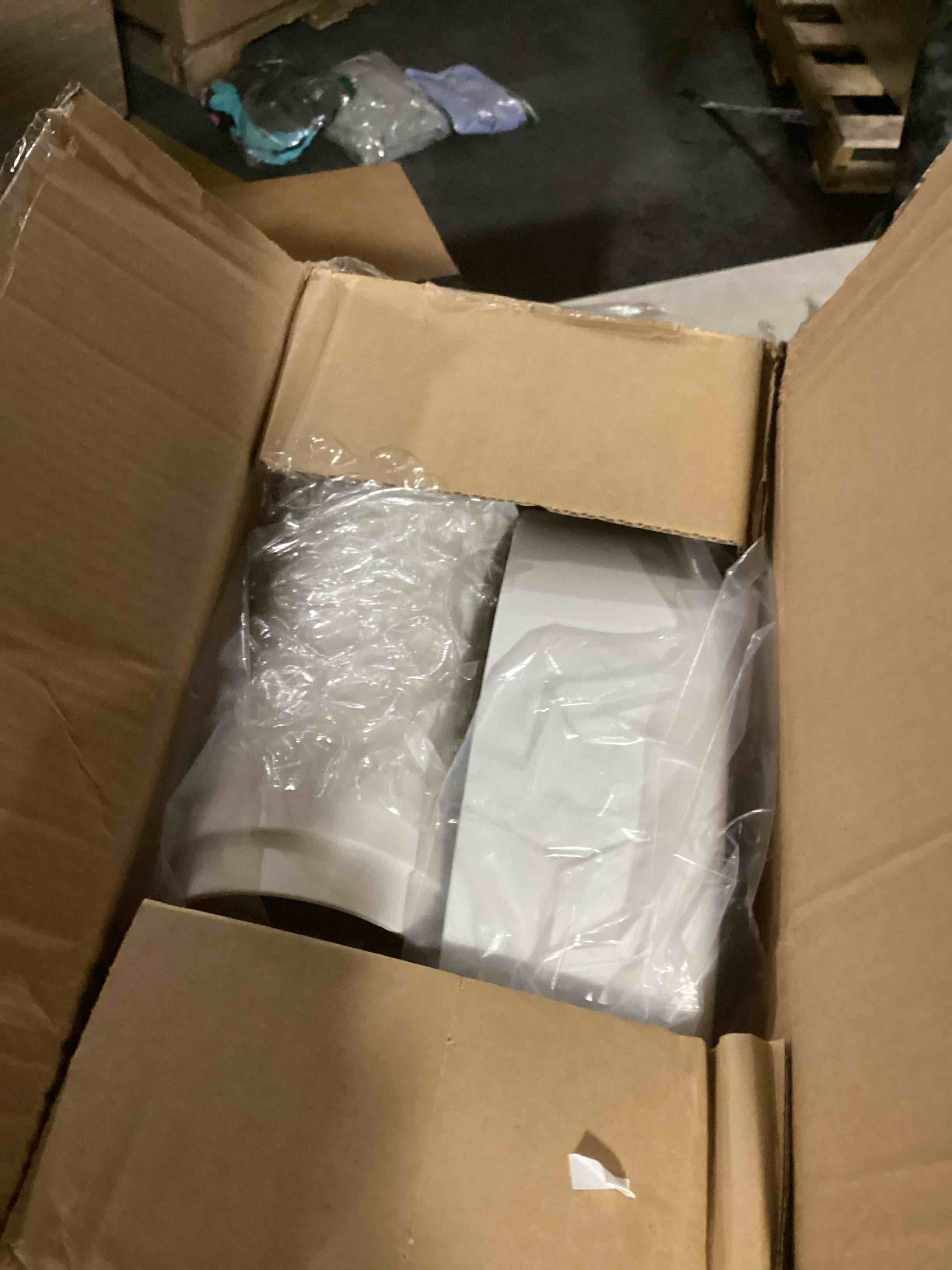 https://s3.amazonaws.com/lotting-images-prod/bidfta/TEA0465337_1730216365387.jpeg