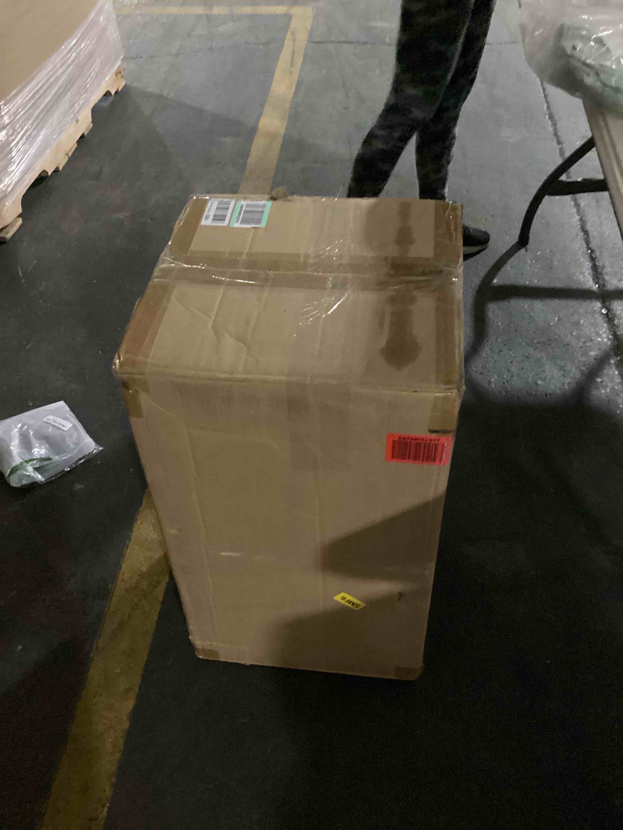 https://s3.amazonaws.com/lotting-images-prod/bidfta/TEA0465521_1730204877539.jpeg