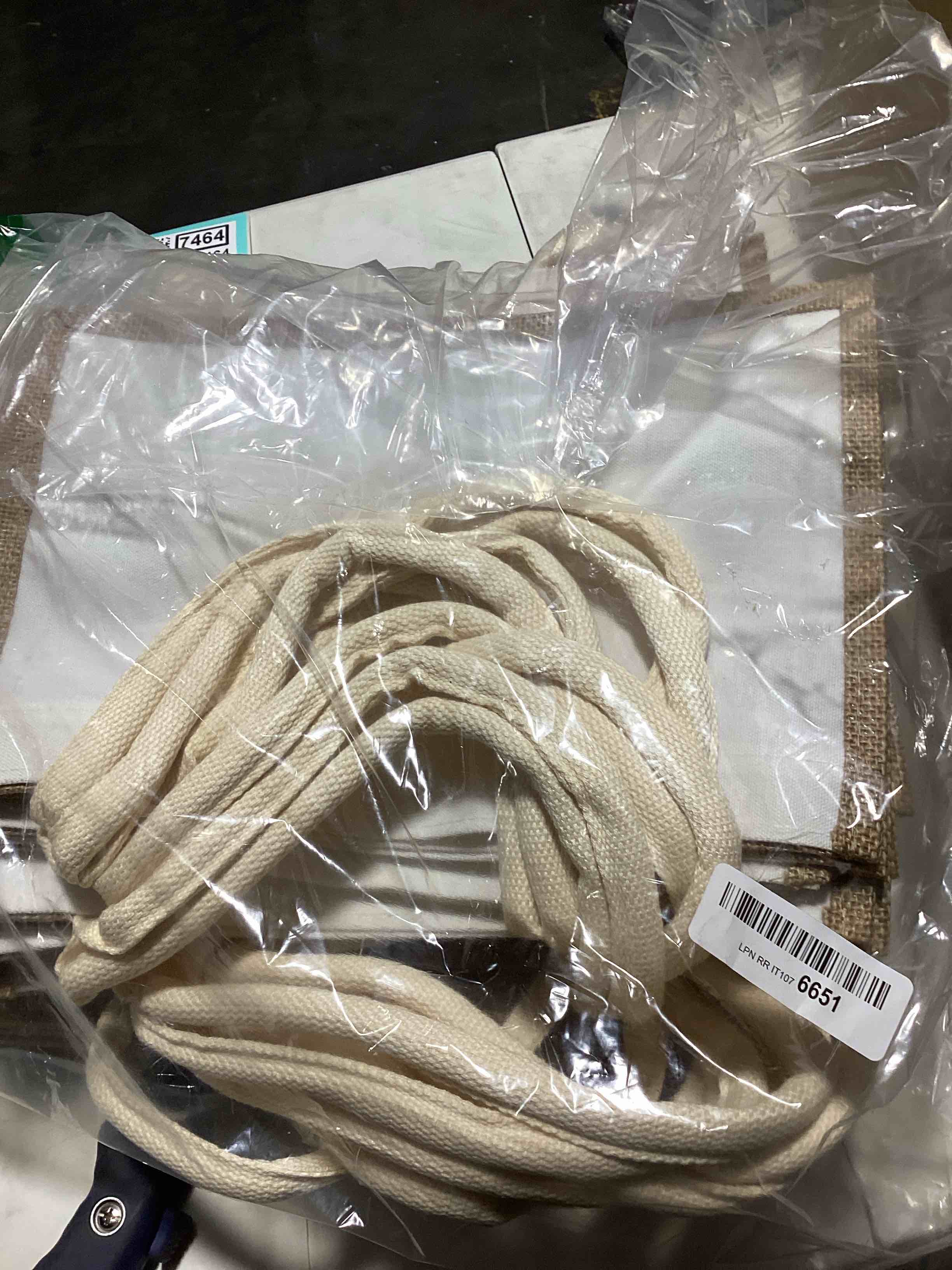 https://s3.amazonaws.com/lotting-images-prod/bidfta/TEA0467457_1729883052930.jpeg