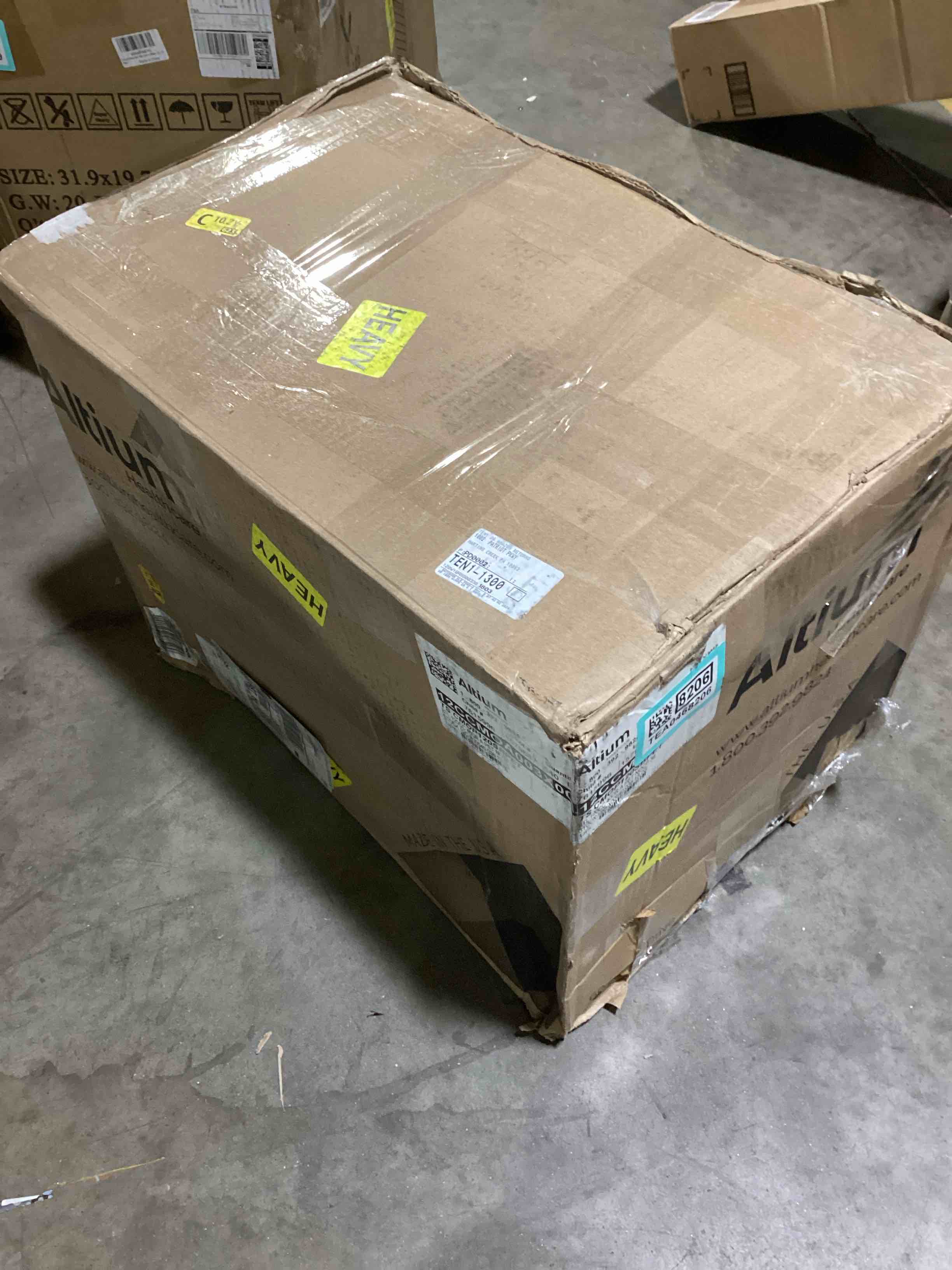 https://s3.amazonaws.com/lotting-images-prod/bidfta/TEA0468206_1731593956664.jpeg