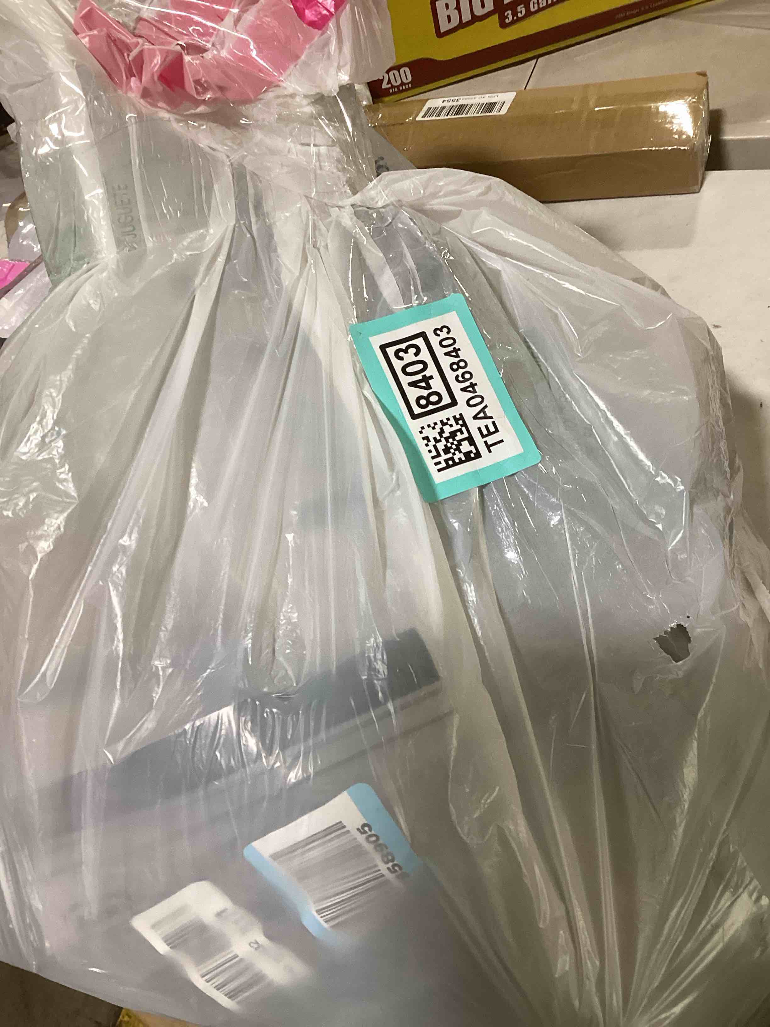 https://s3.amazonaws.com/lotting-images-prod/bidfta/TEA0468403_1731425502422.jpeg