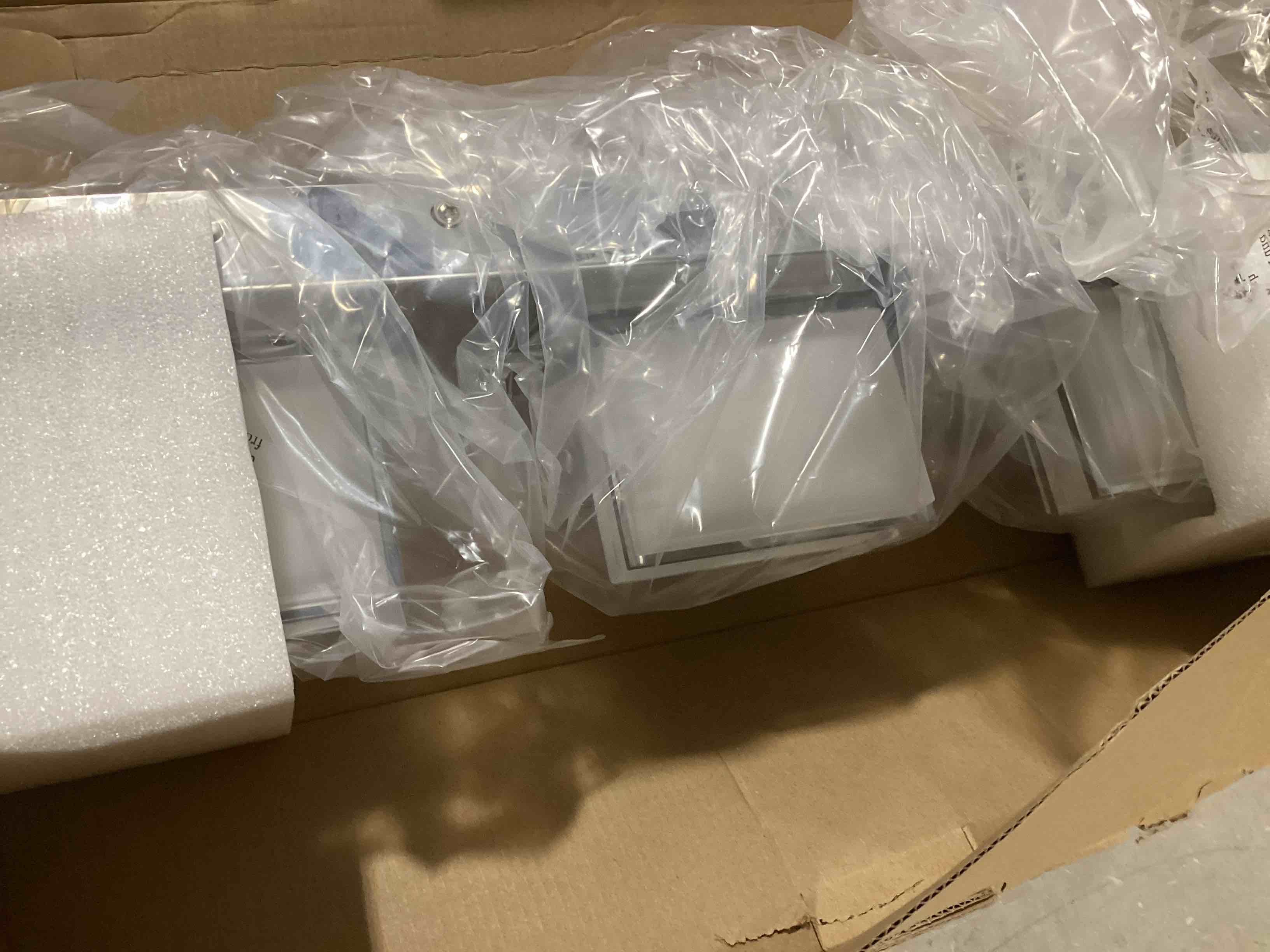 https://s3.amazonaws.com/lotting-images-prod/bidfta/TEA0469527_1730478853678.jpeg