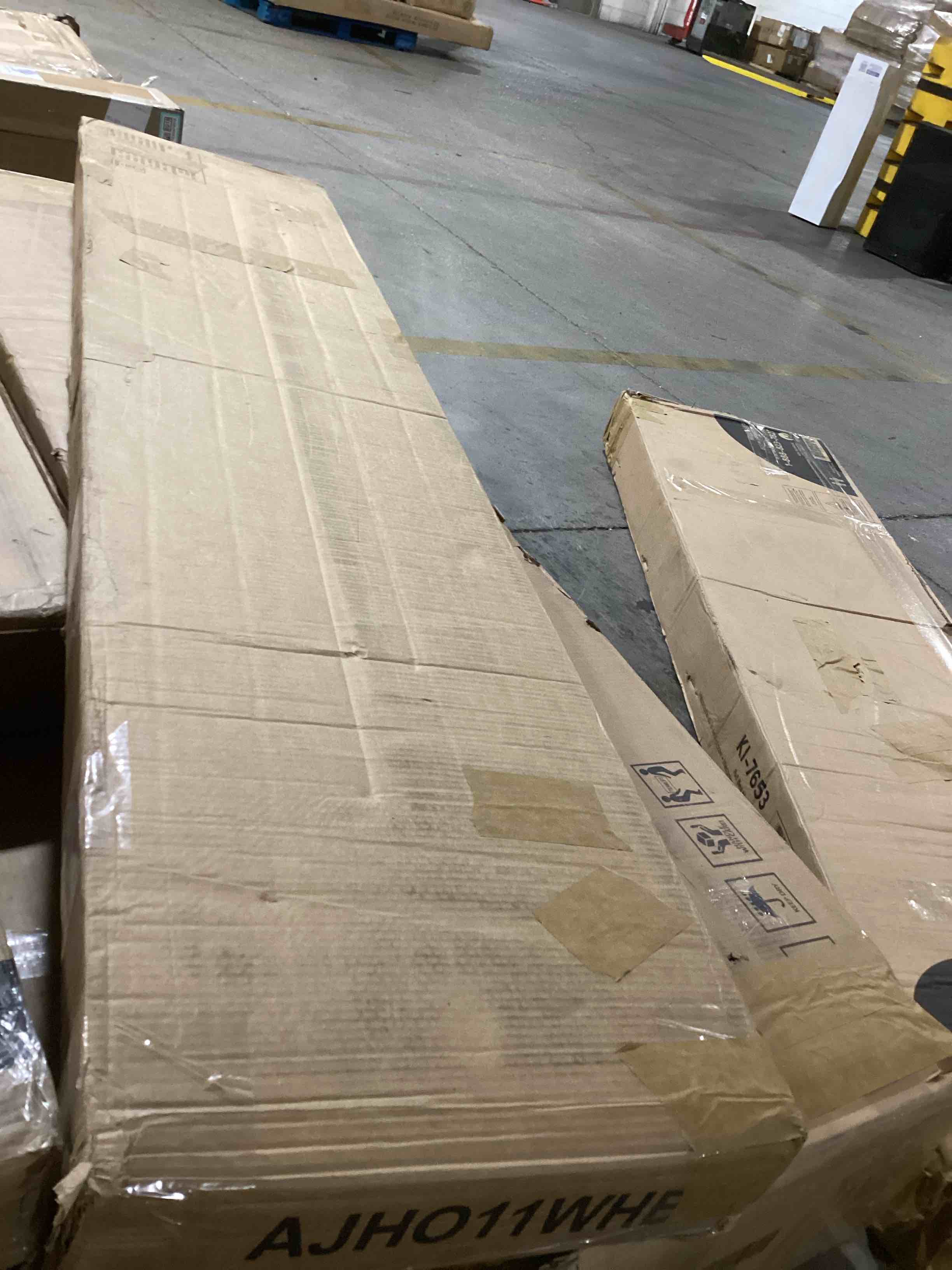 https://s3.amazonaws.com/lotting-images-prod/bidfta/TEA0470016_1735669545313.jpeg