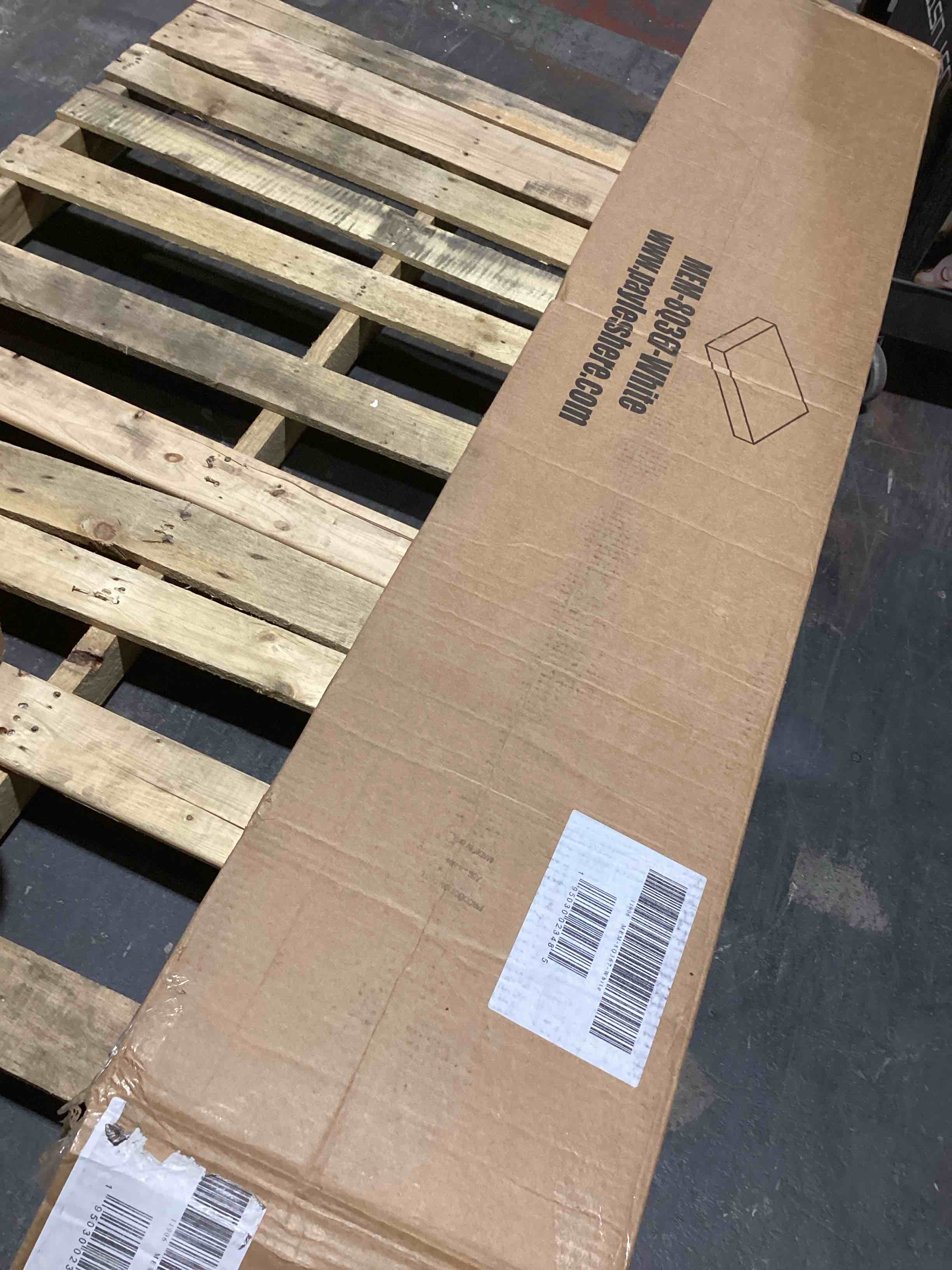 https://s3.amazonaws.com/lotting-images-prod/bidfta/TEA0470811_1731349629900.jpeg