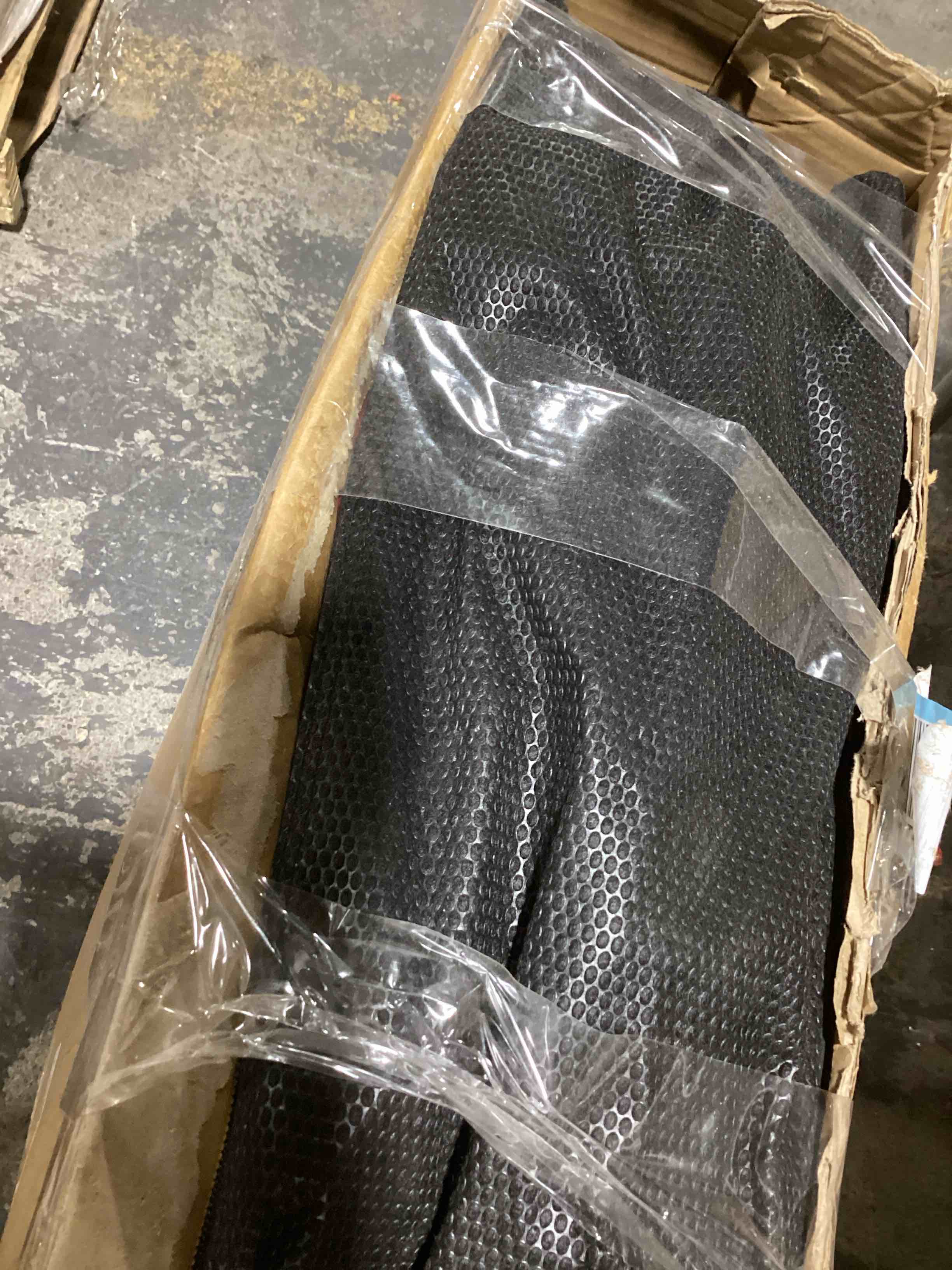 https://s3.amazonaws.com/lotting-images-prod/bidfta/TEA0471941_1730560010336.jpeg