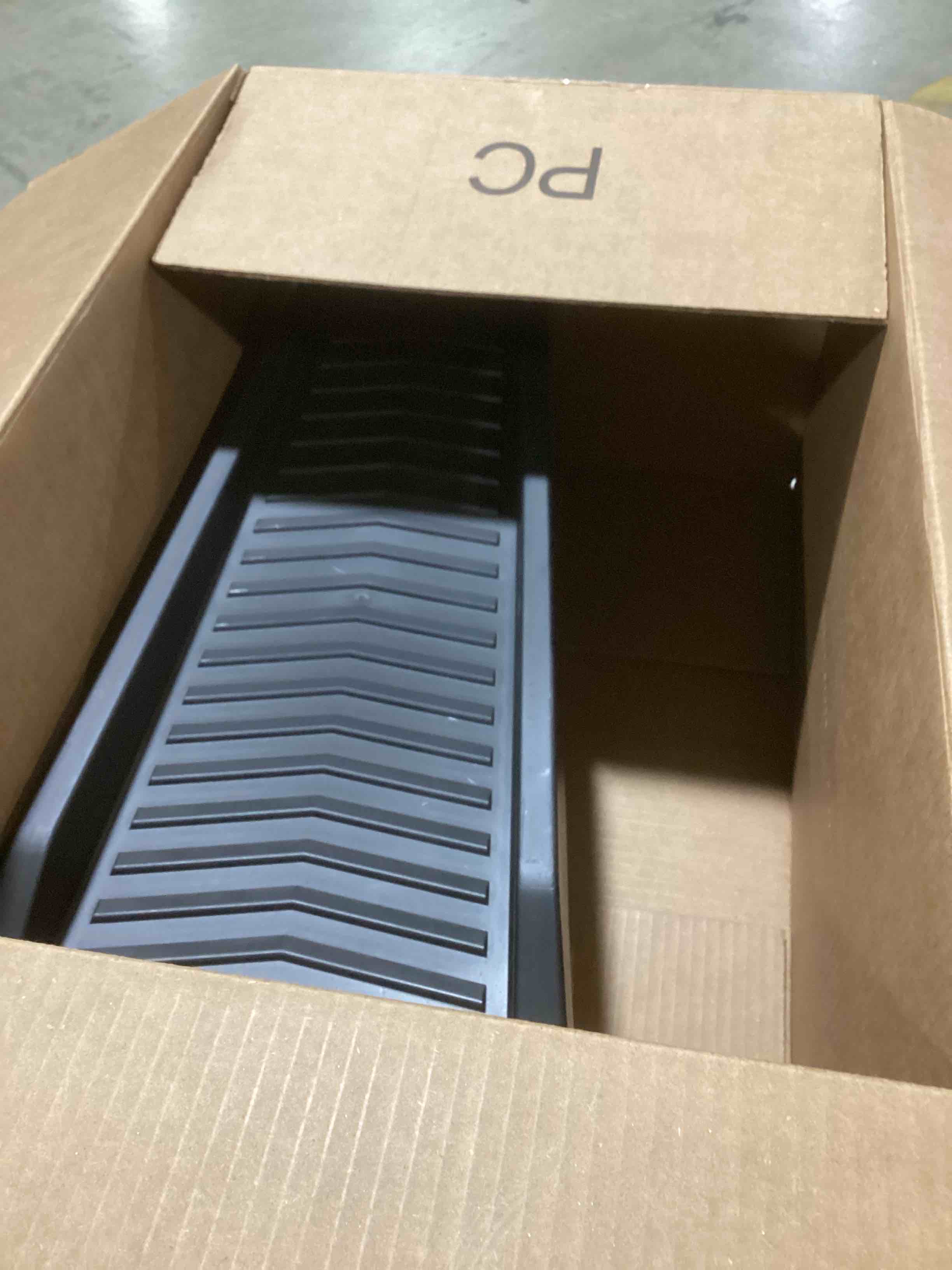 https://s3.amazonaws.com/lotting-images-prod/bidfta/TEA0473396_1733862590166.jpeg