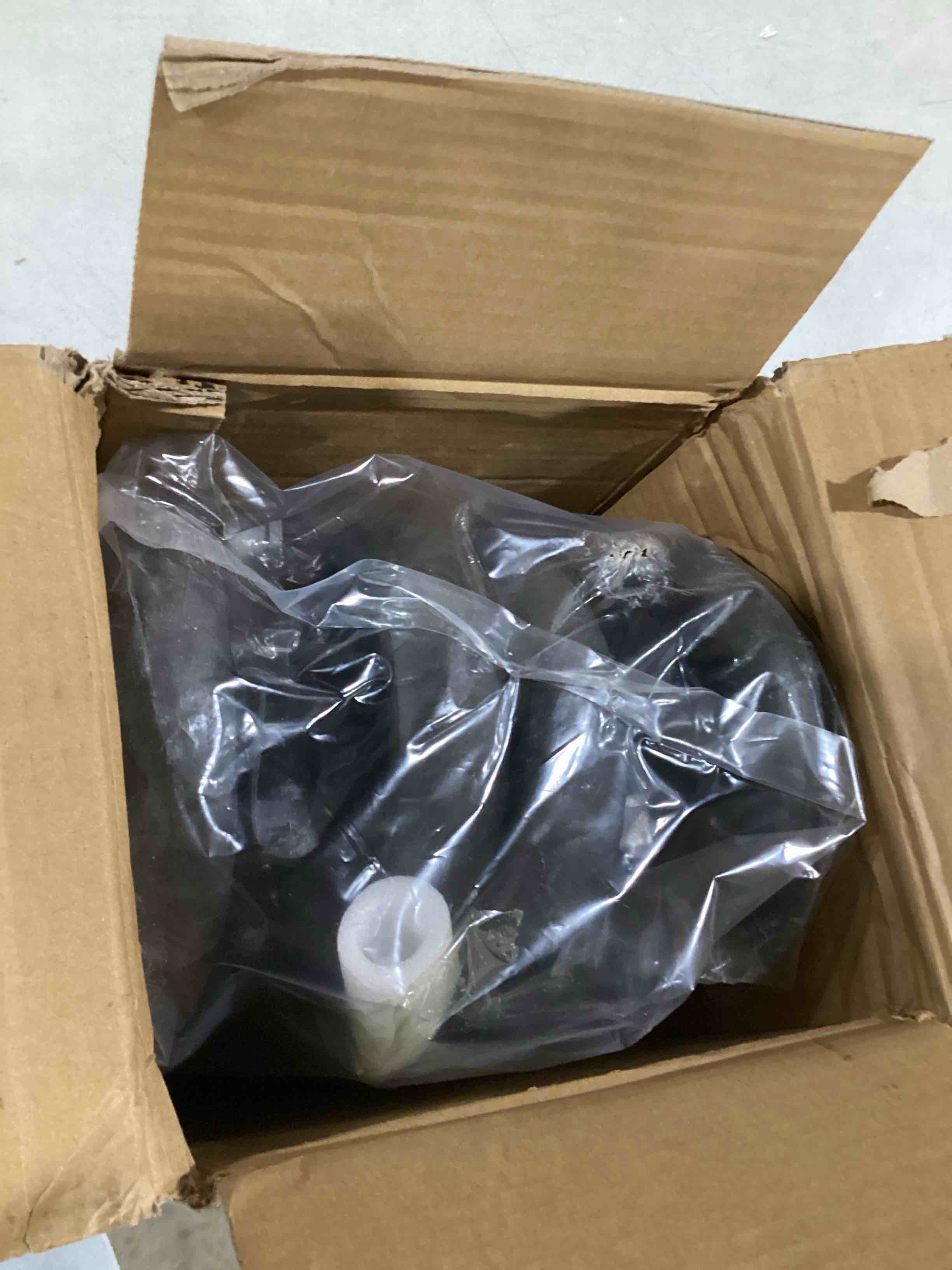 https://s3.amazonaws.com/lotting-images-prod/bidfta/TEA0474705_1732132606885.jpeg